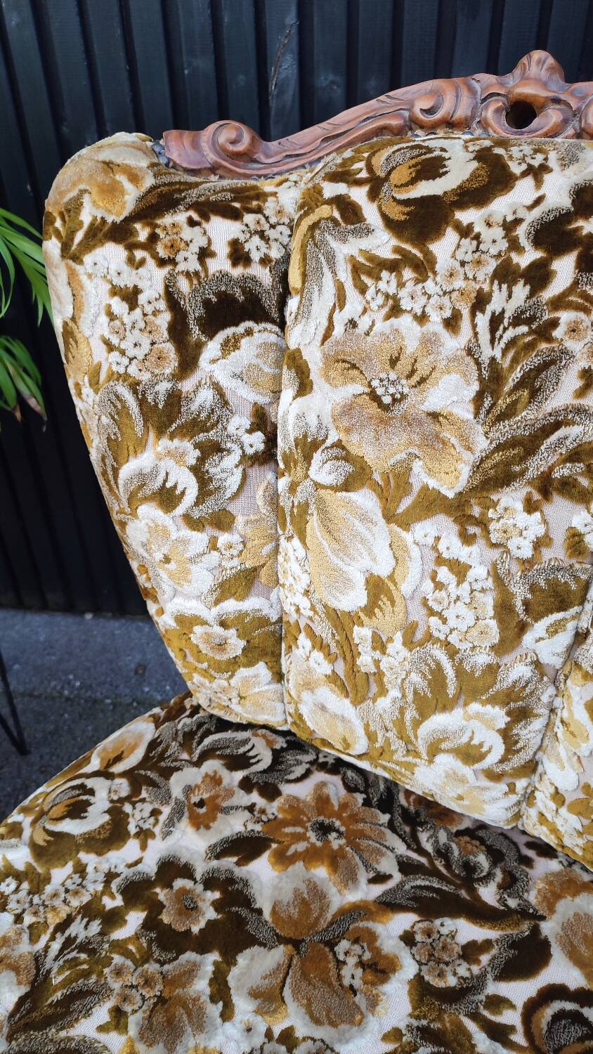 Set of 2 velvet cocktail/toadstool chairs