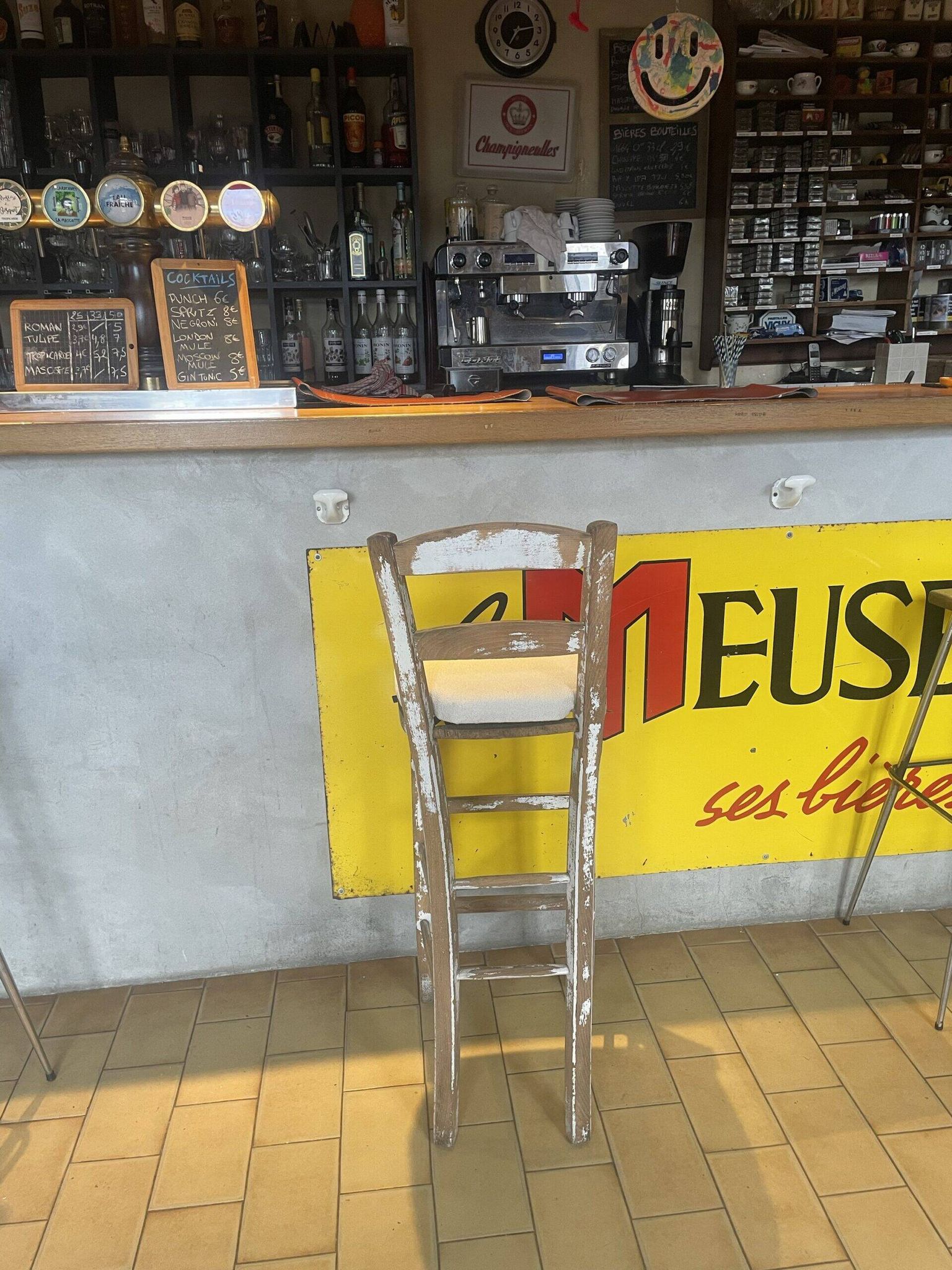 Bar stool