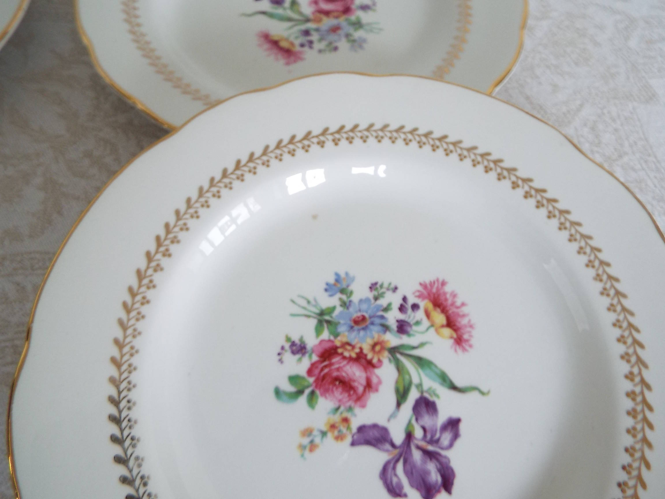 6 flowery dessert plates