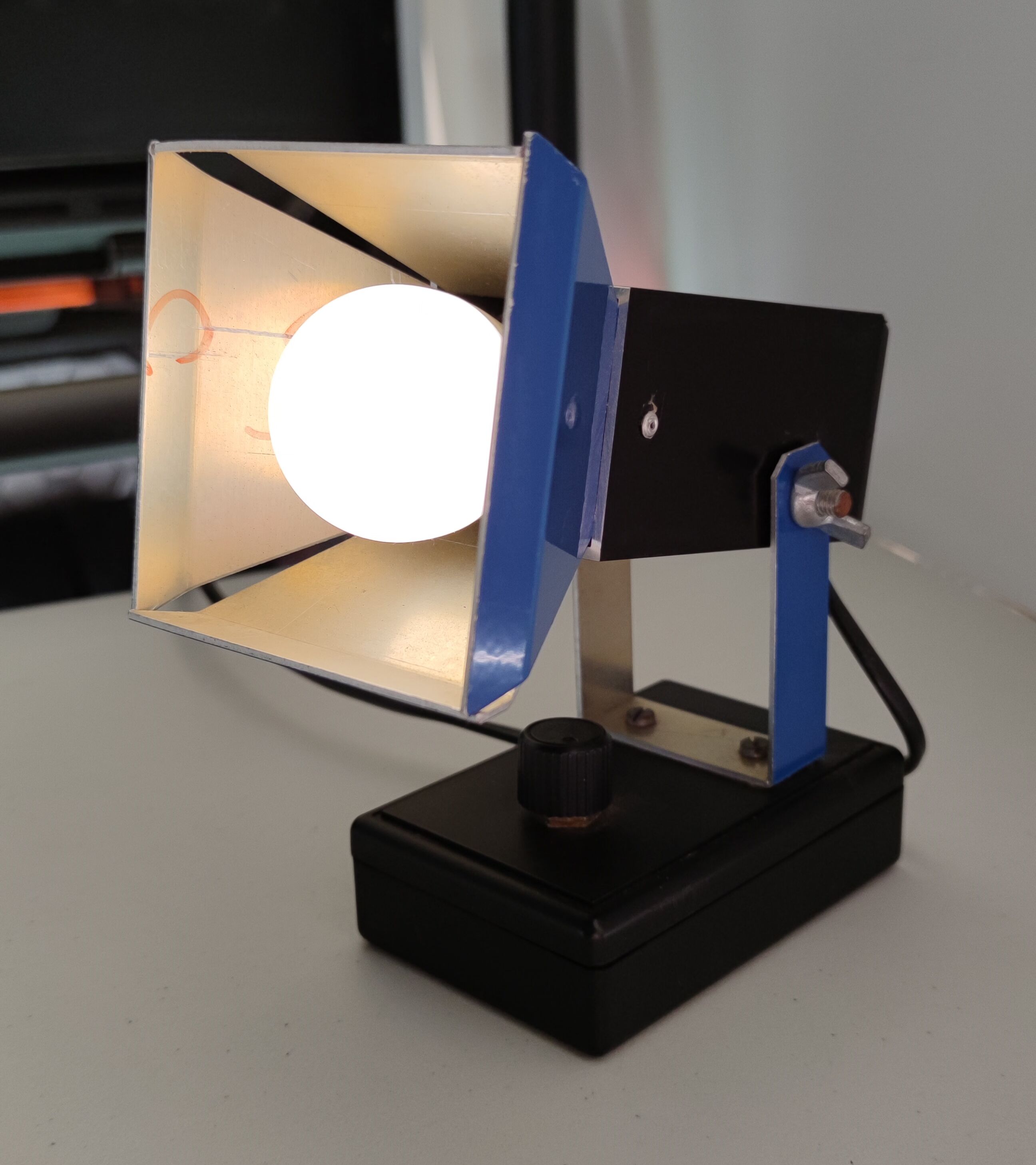 Workshop lamp