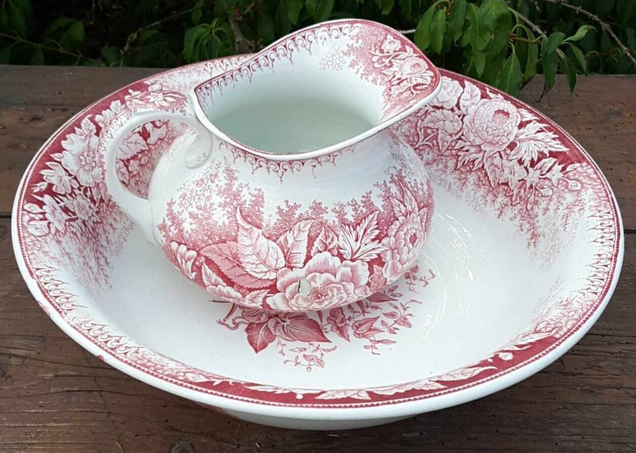 Old toilet set in Pexonne Earthenware Model Flowers FF Vintage