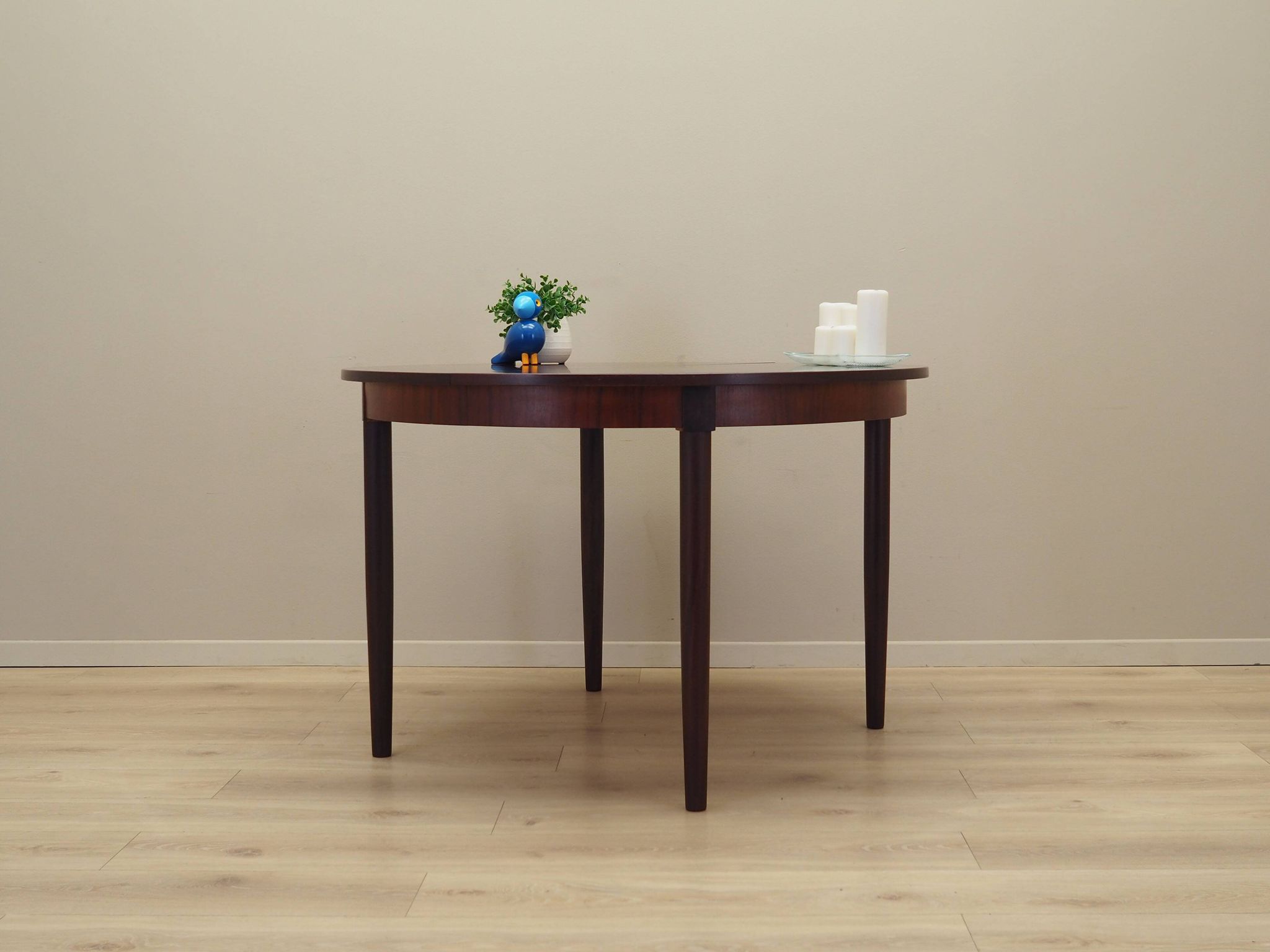 Table ronde en palissandre, design danois, années 1970, production : Danemark