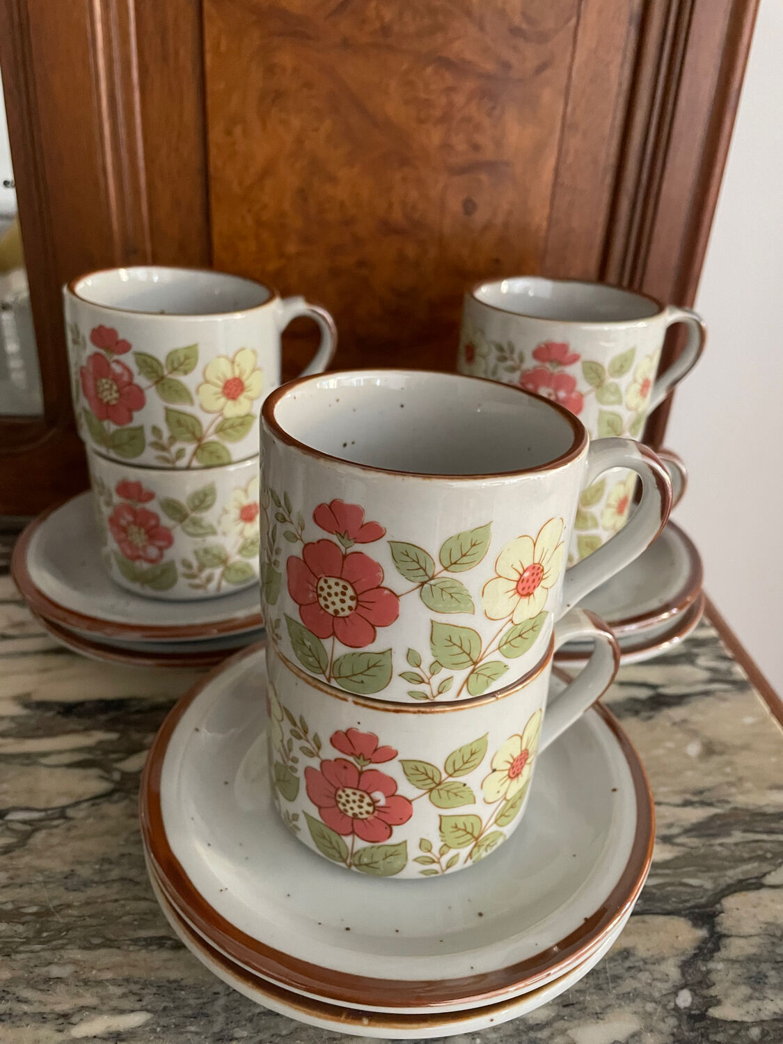 Service à thé vintage en grès à décor floral