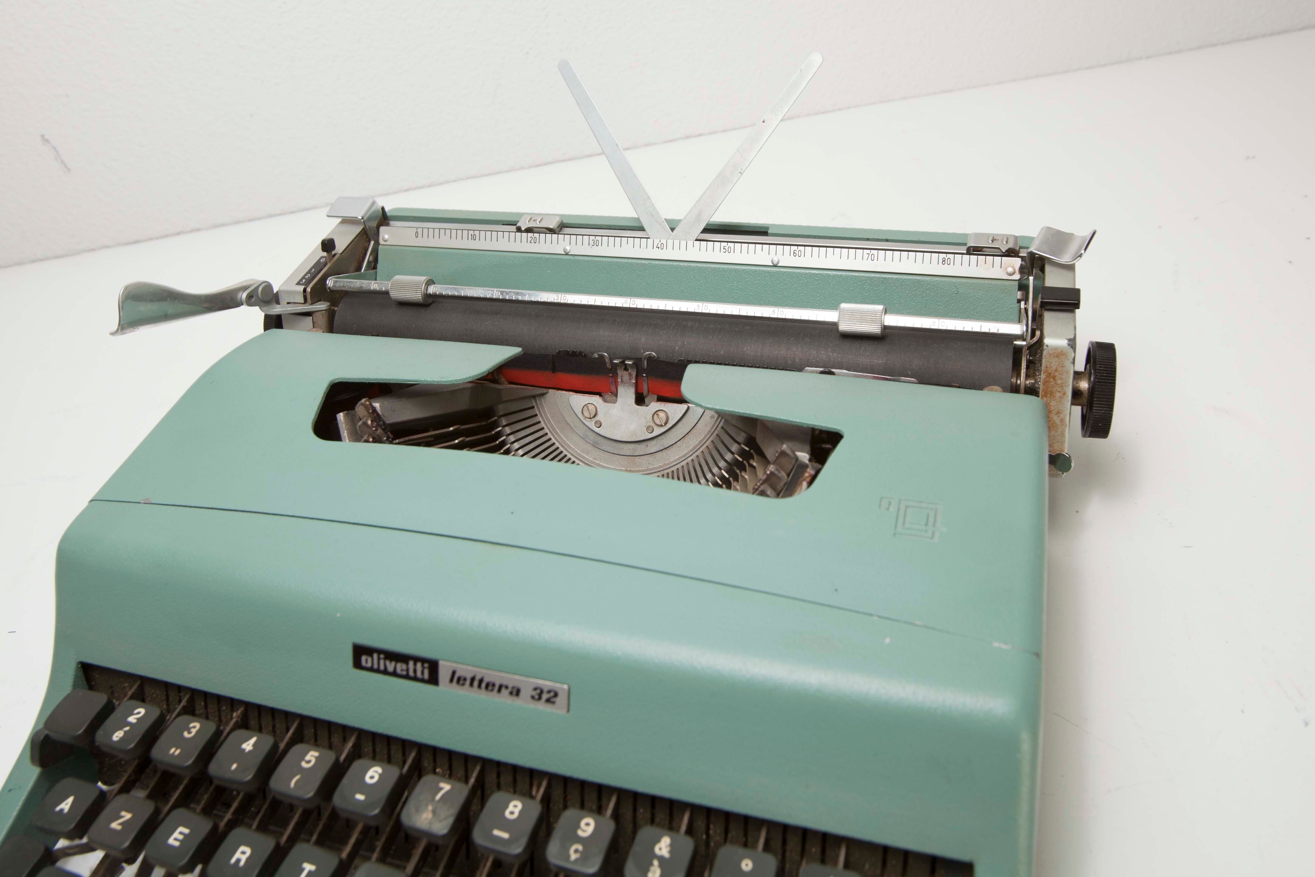 Olivetti Lettera 32 typewriter