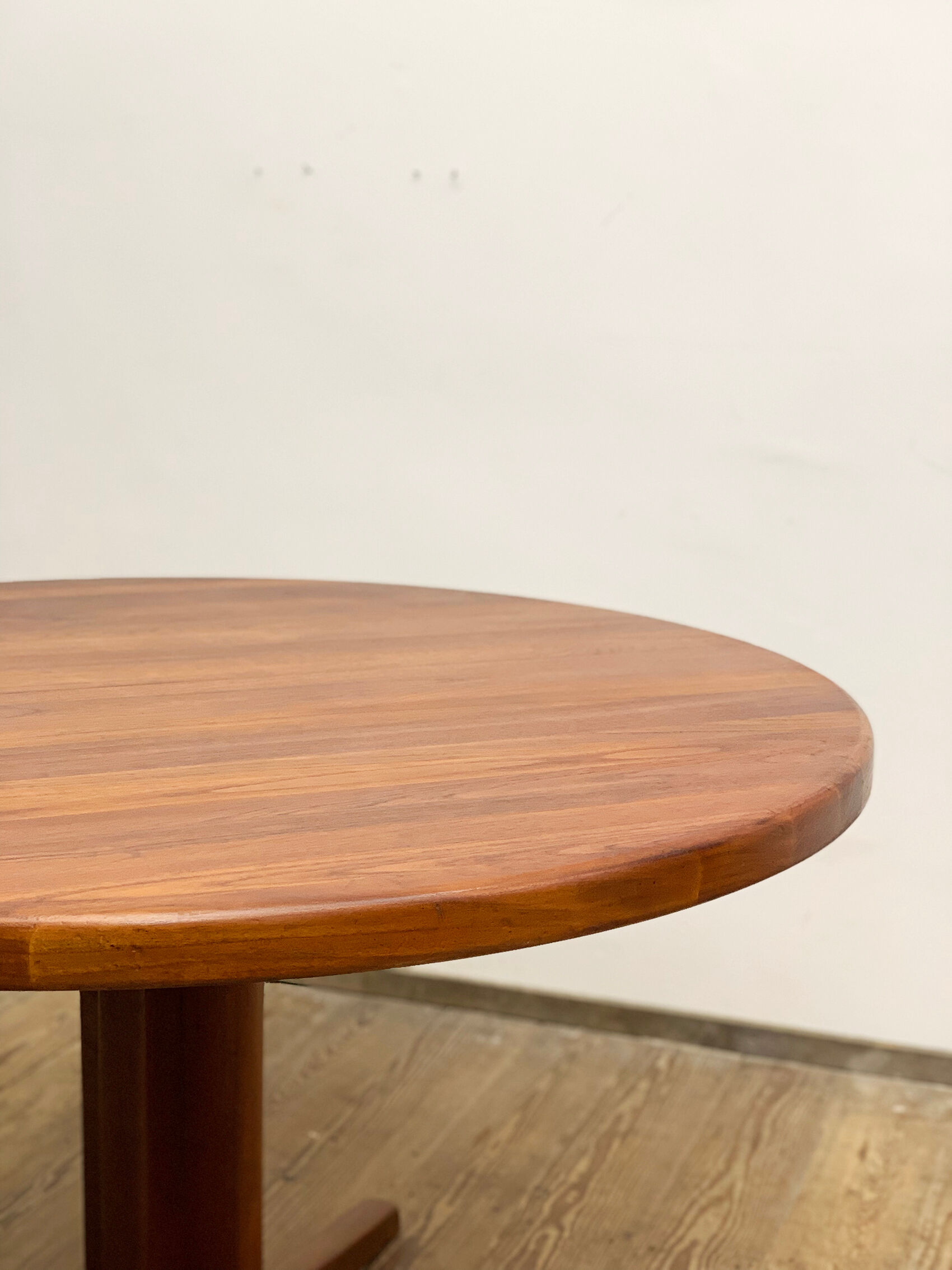 Round Mid Century Dining Table made out of massice teak wood, Denmark, 1970s