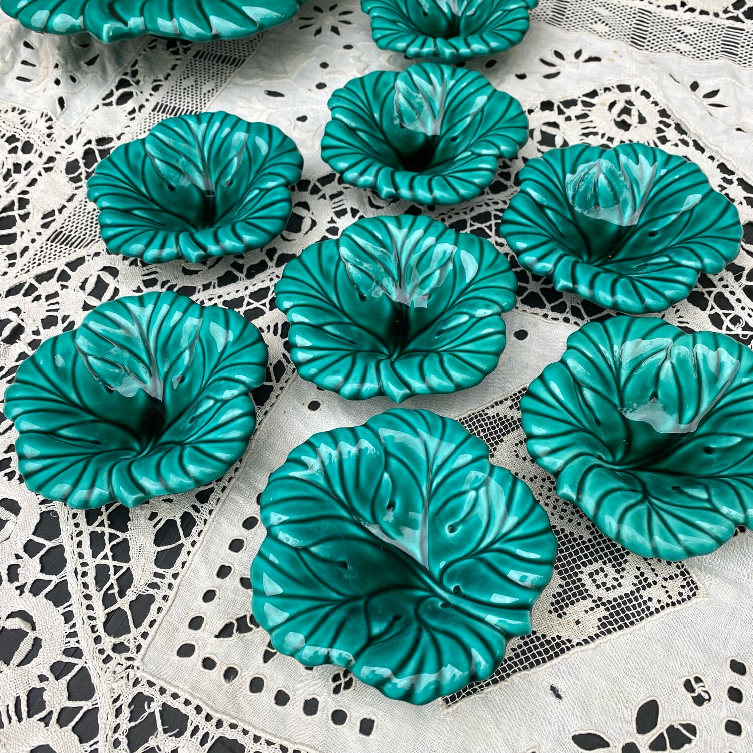 Salad bowl and small bowls in leaf-shaped slipware