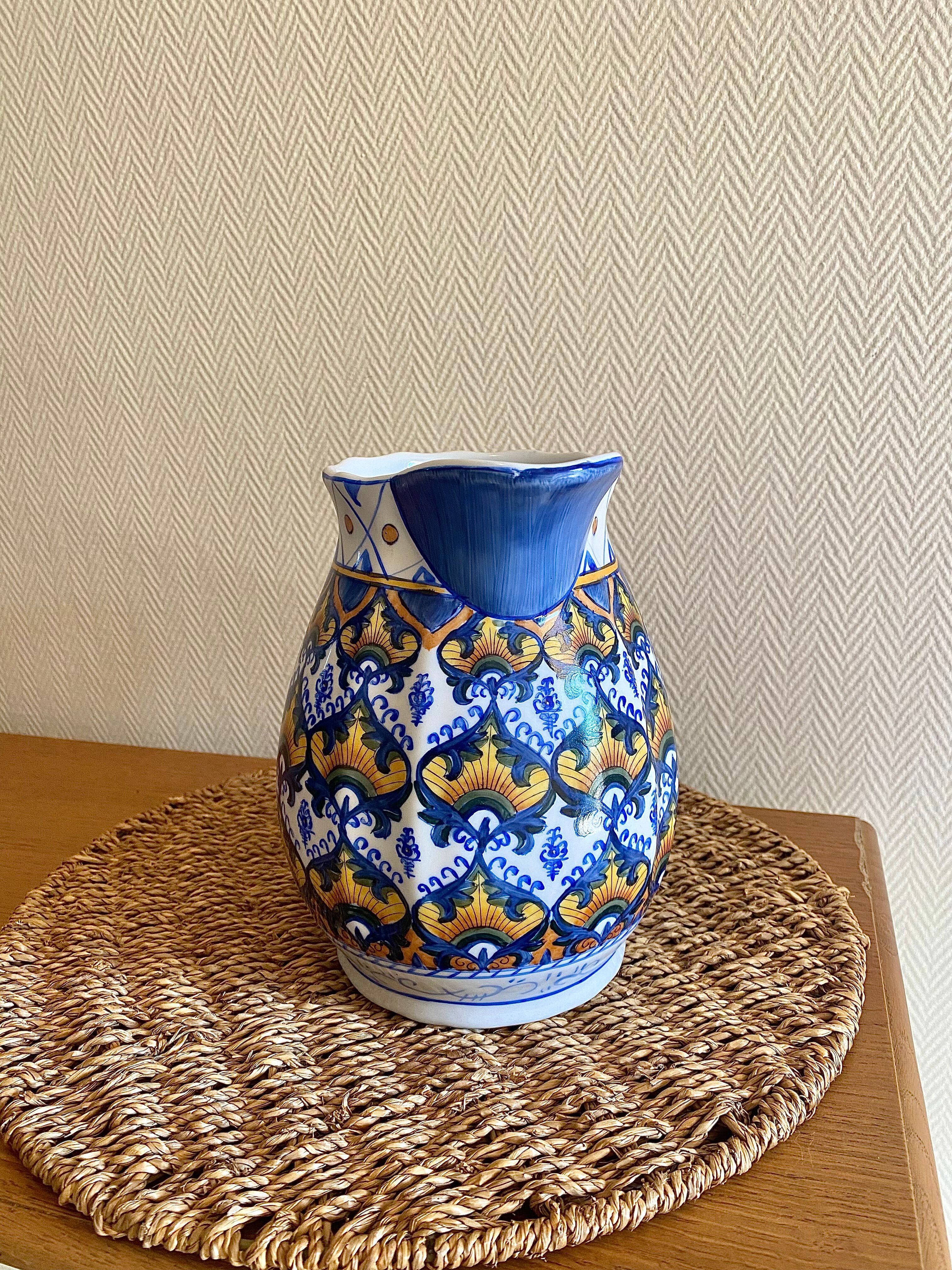 Carafe en faïence majolique decor méditerranéen