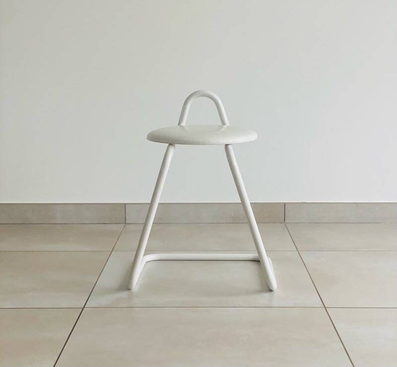 Tabouret blanc en metal et simili cuir