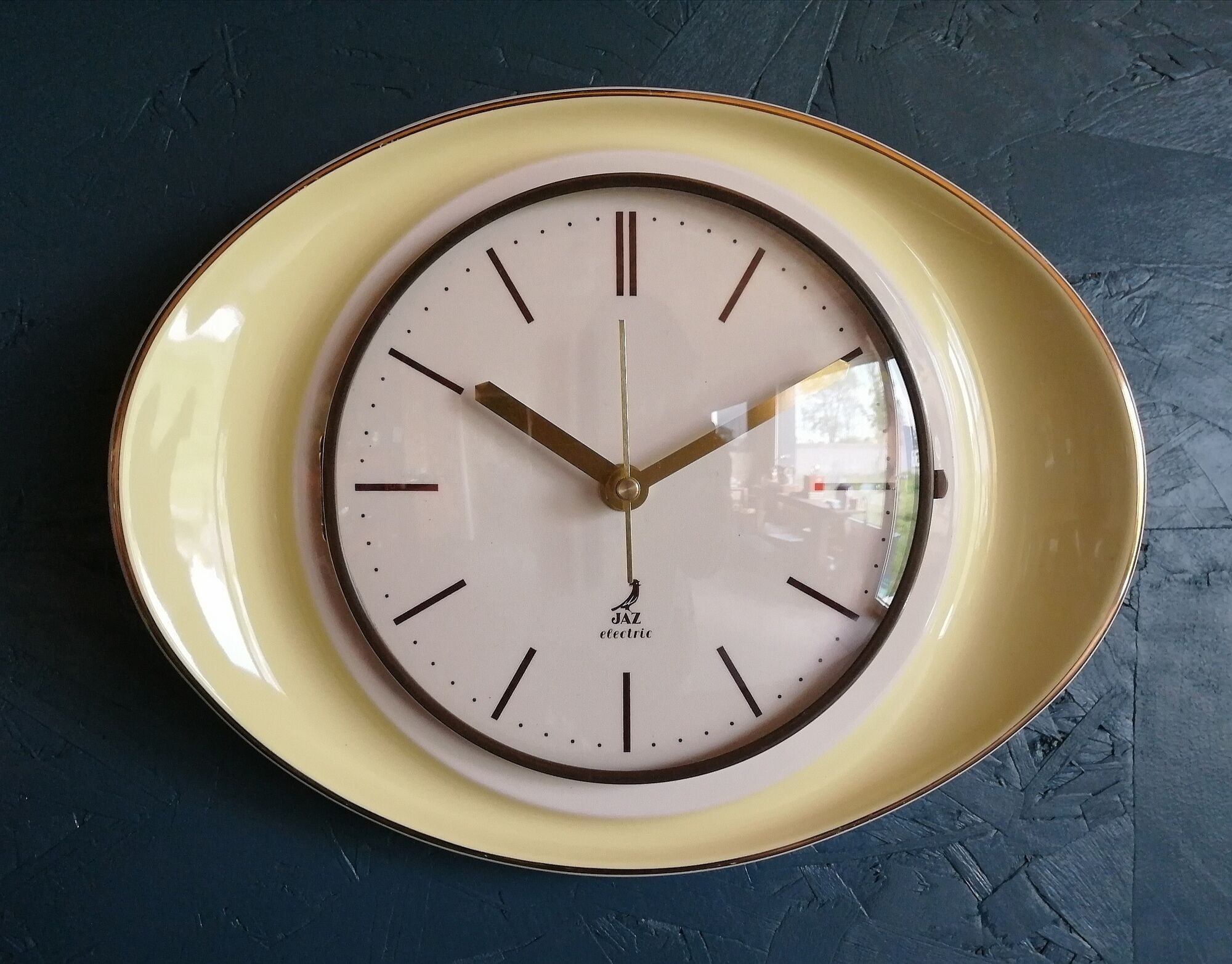 Vintage ceramic clock oval silent wall clock "Jaz yellow white gold"