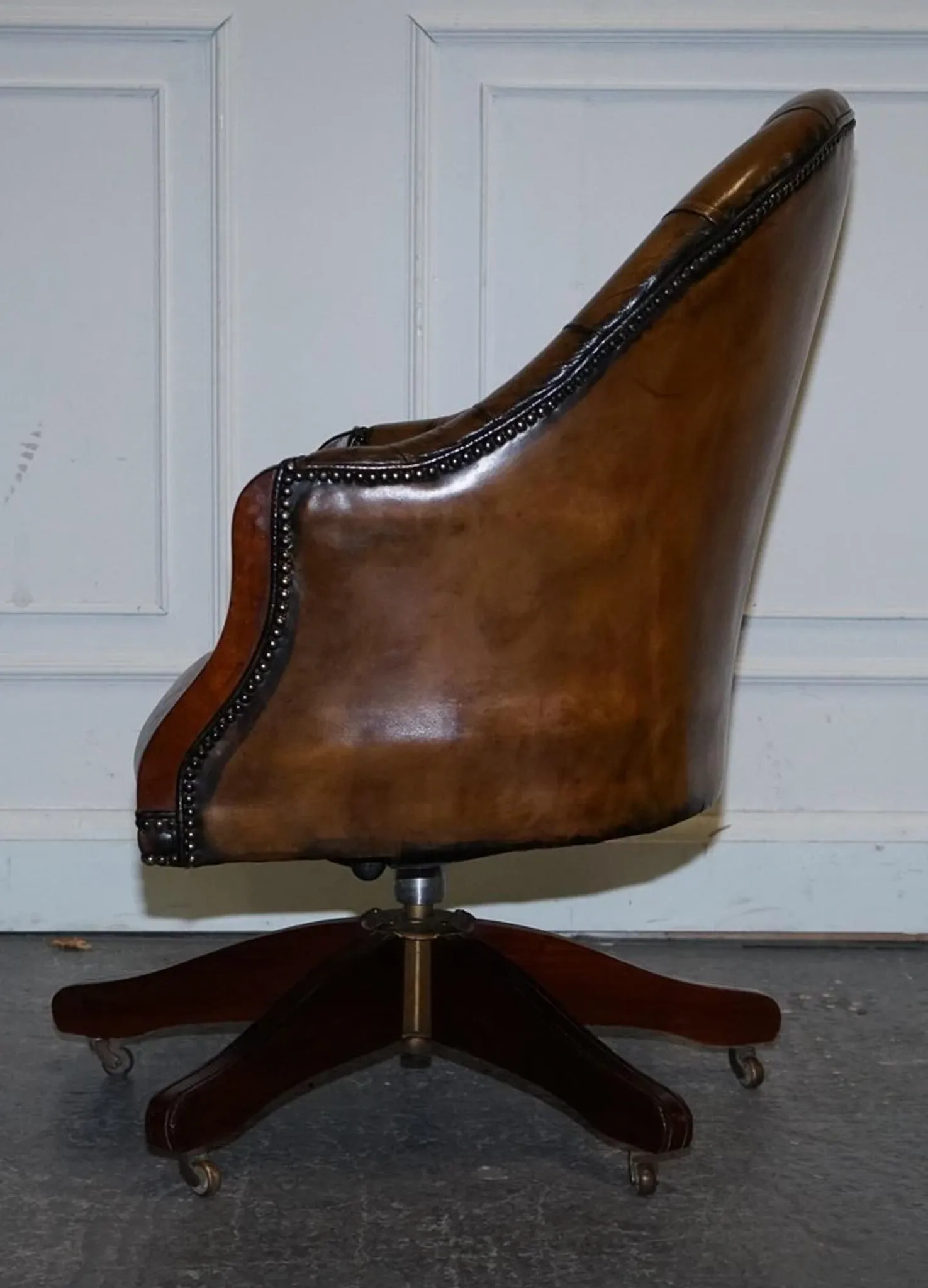 Antique Chesterfield Office Chair in Hand-Dyed Leather in Georgian Style