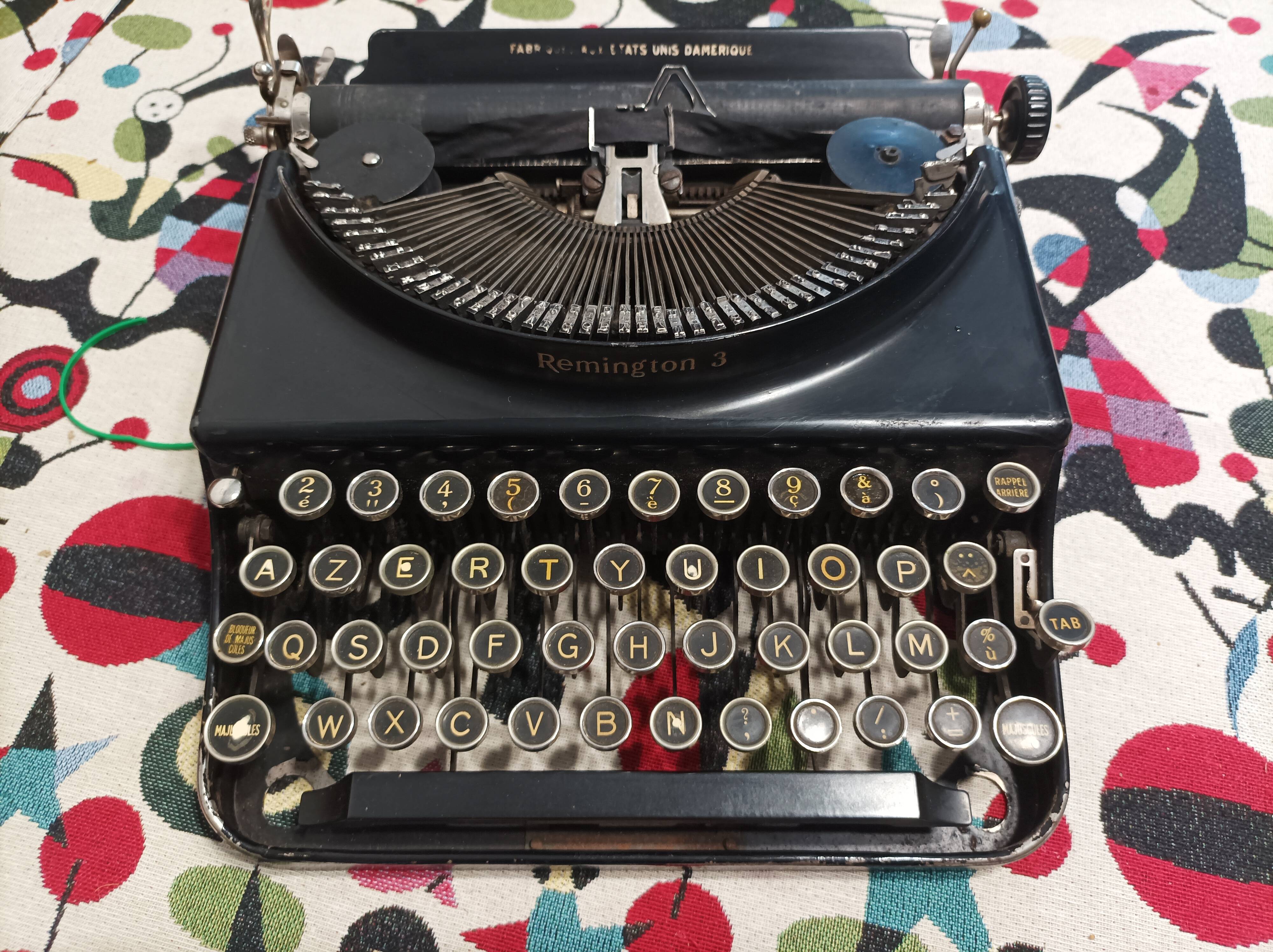 Remington Portable Typewriter 3 USA 3030s