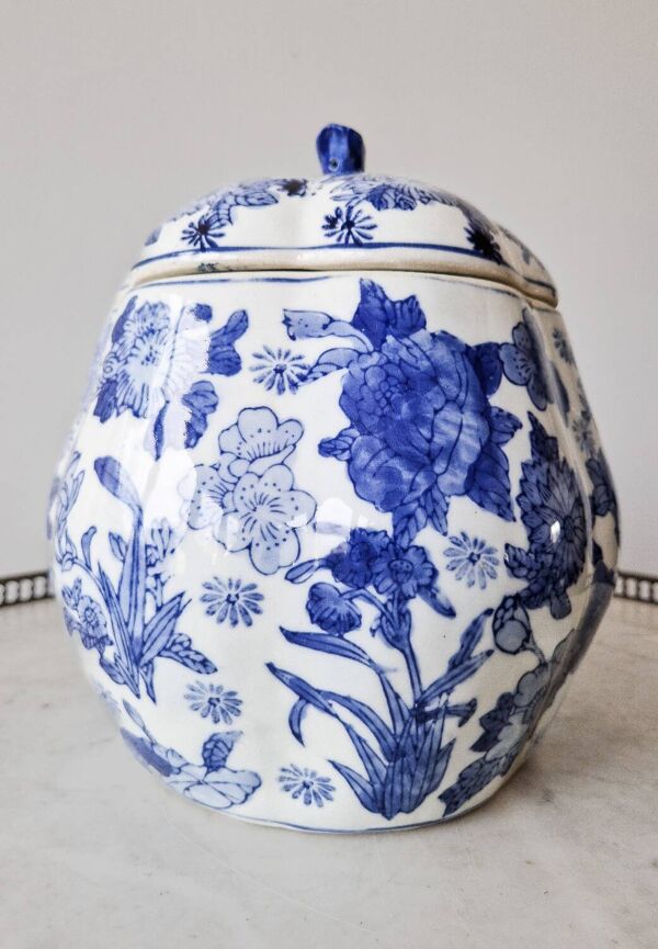 Grand pot chinois artisanal vintage en céramique vernissée motif fleurs ble