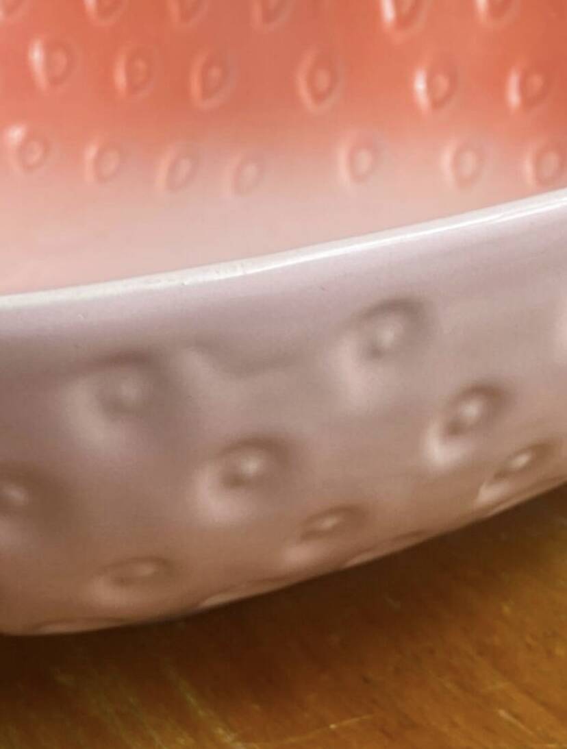 Strawberry-shaped earthenware salad bowl