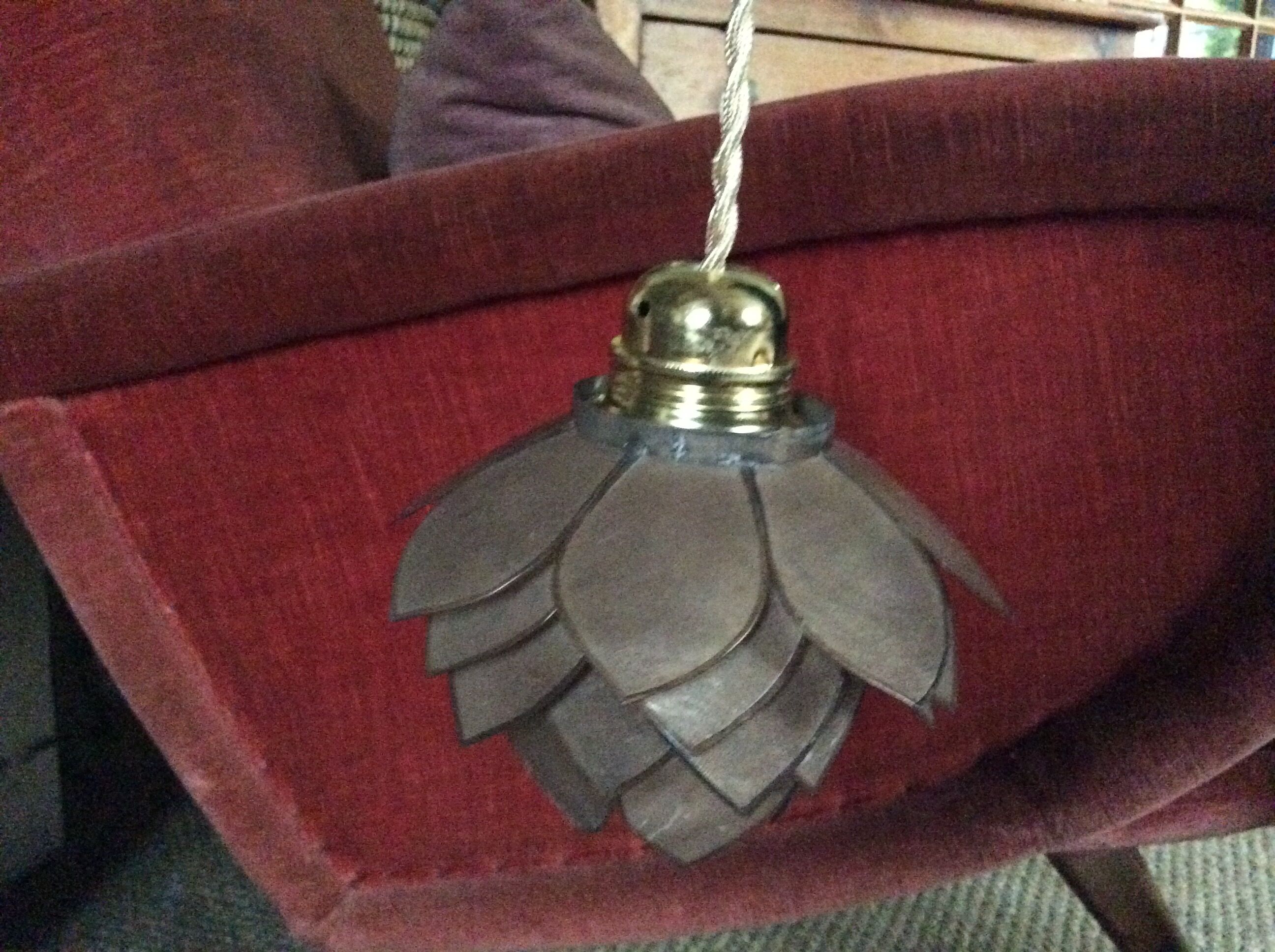 Mother-of-pearl suspension