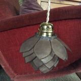 Mother-of-pearl suspension