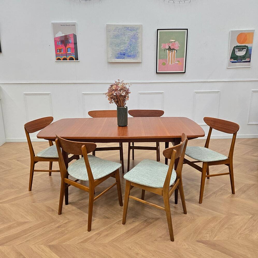 Set of 6 green fabric chairs