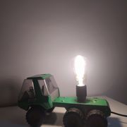 Lampe jouet camion vintage en métal vert