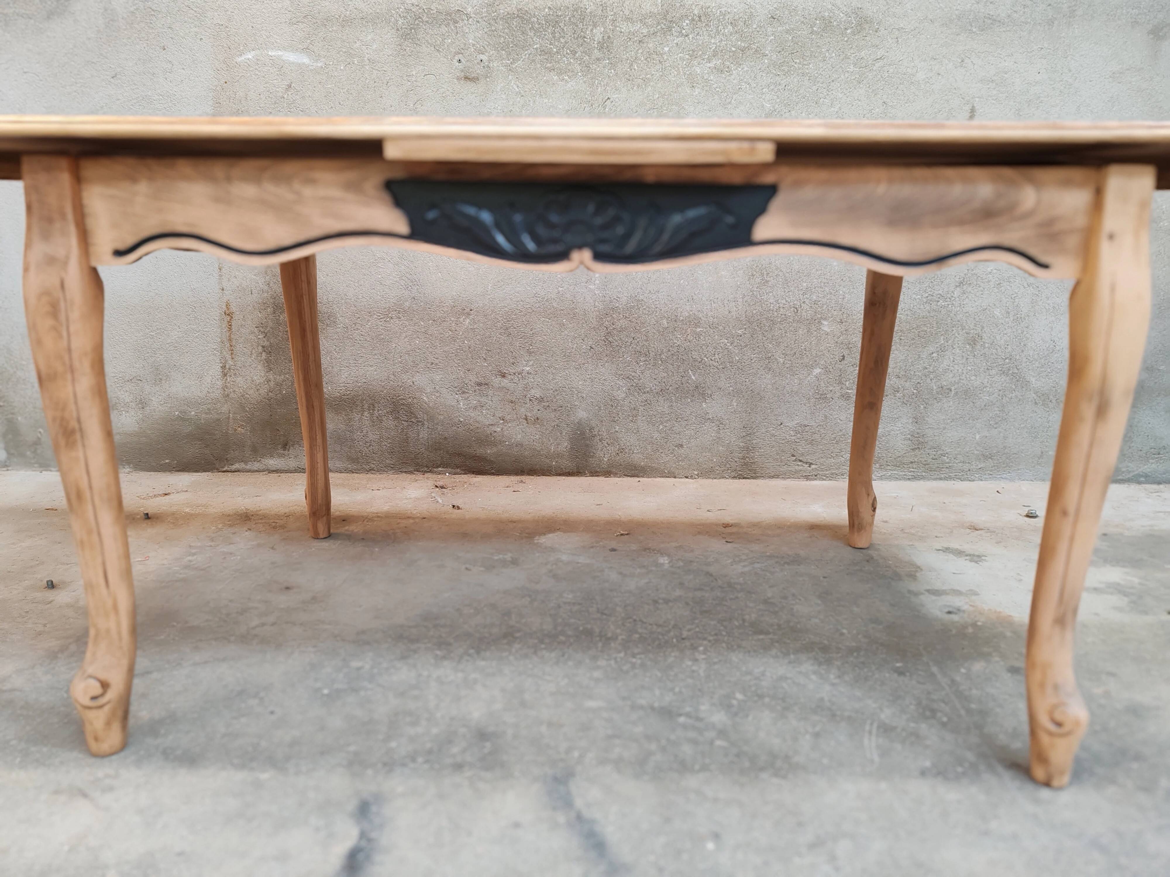 Checkerboard table with extension