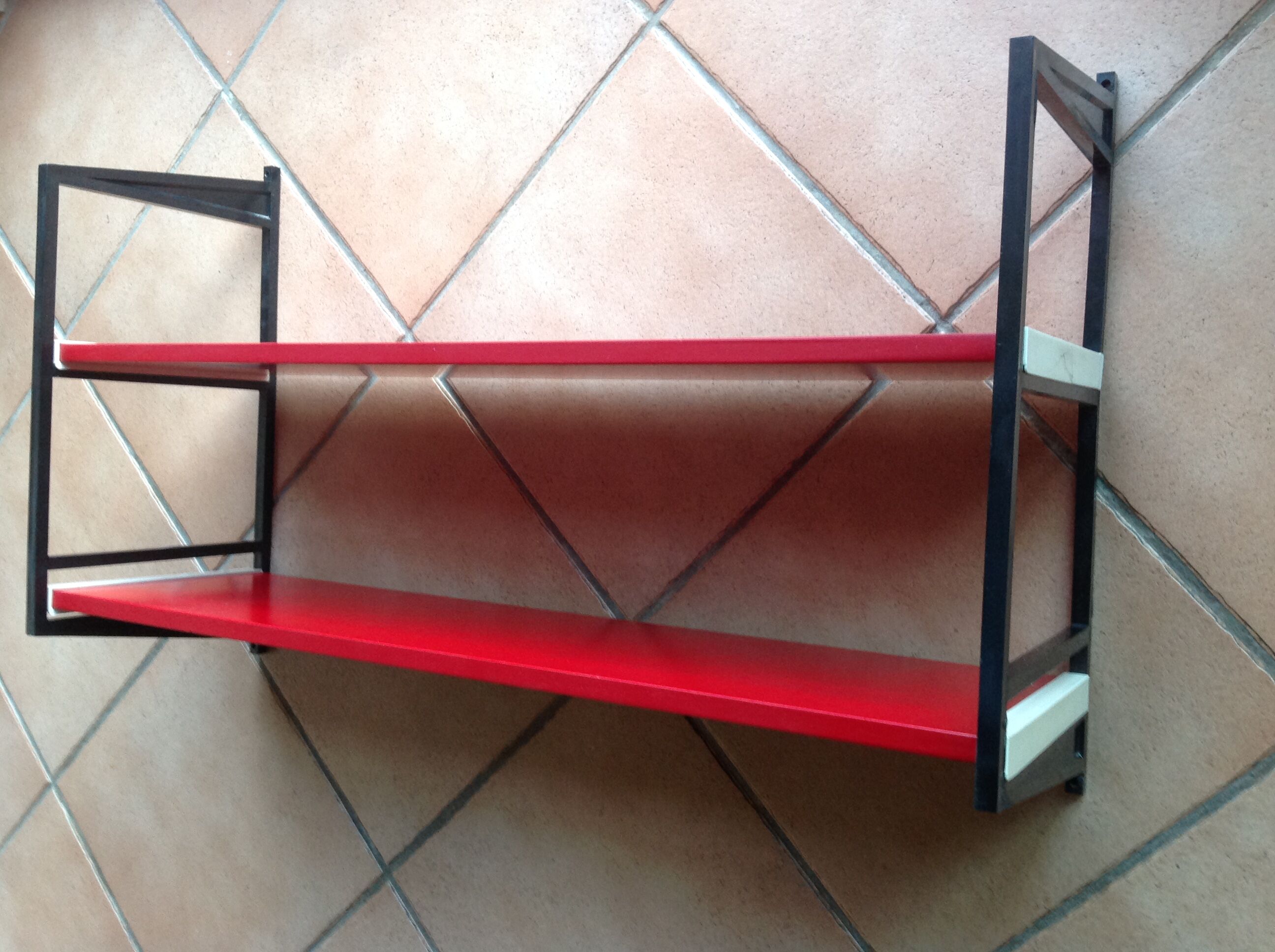 Carmine red wall flooring by Schubert Werk / vintage 60s-70s
