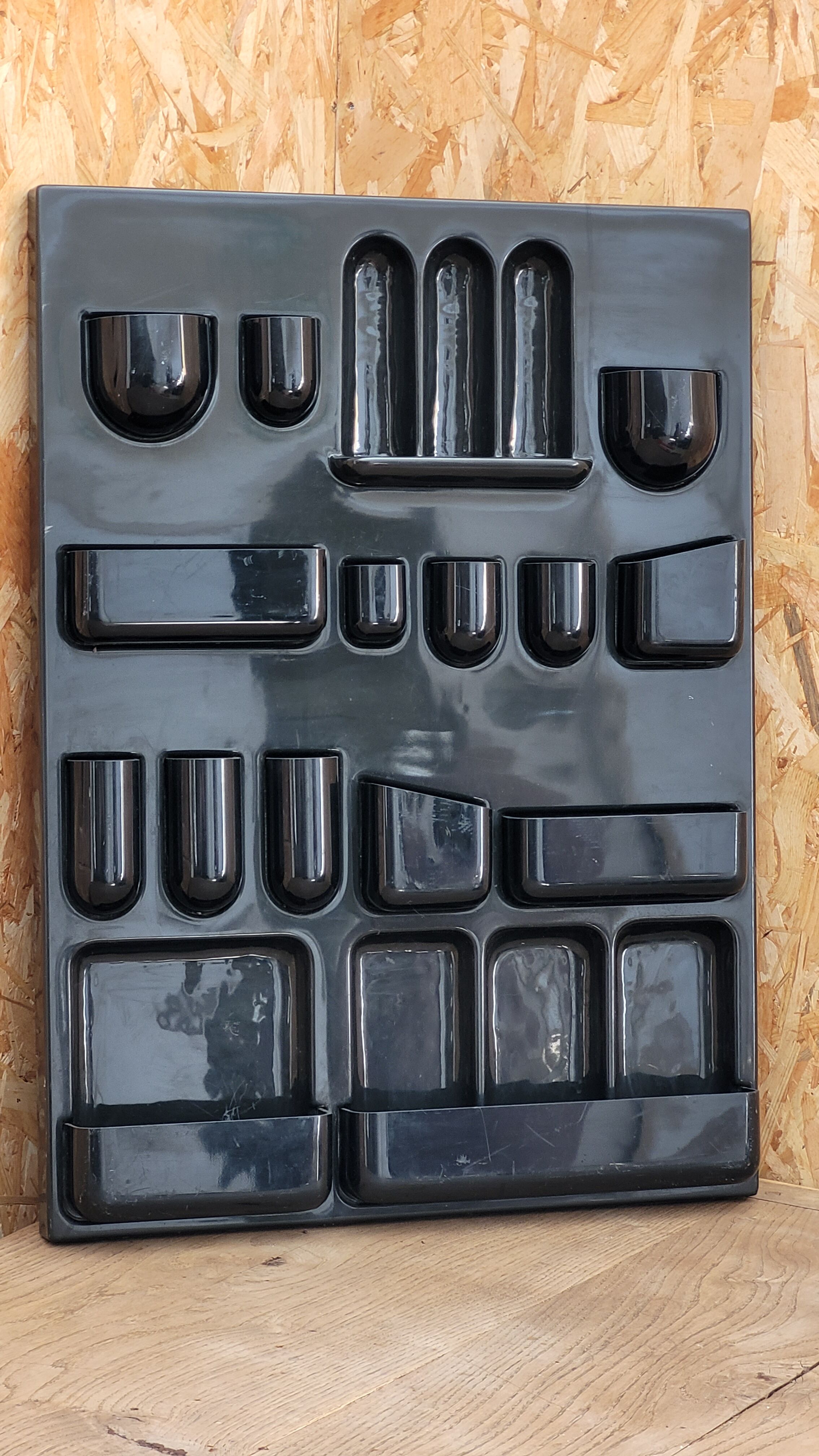 Wall organiser