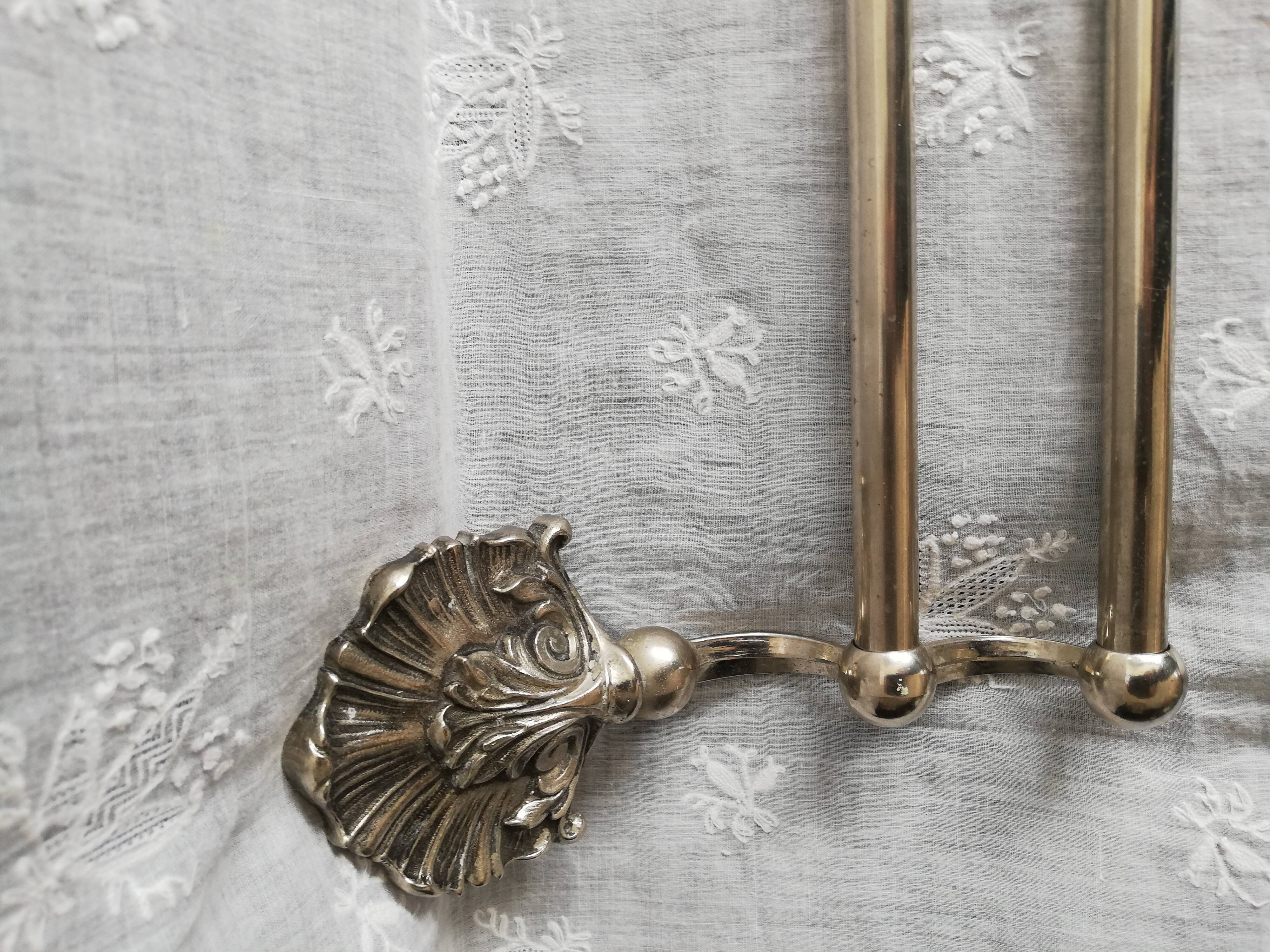 Towel rack