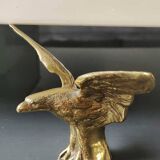 Eagle figurine sculpture with outstretched wings, in solid brass. Size 8 x 15 cm