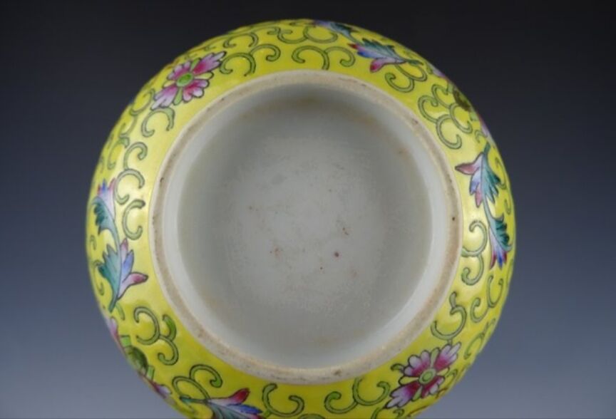 Pair of porcelain bowls and spoons "Famille Rose" China, early 20th century.