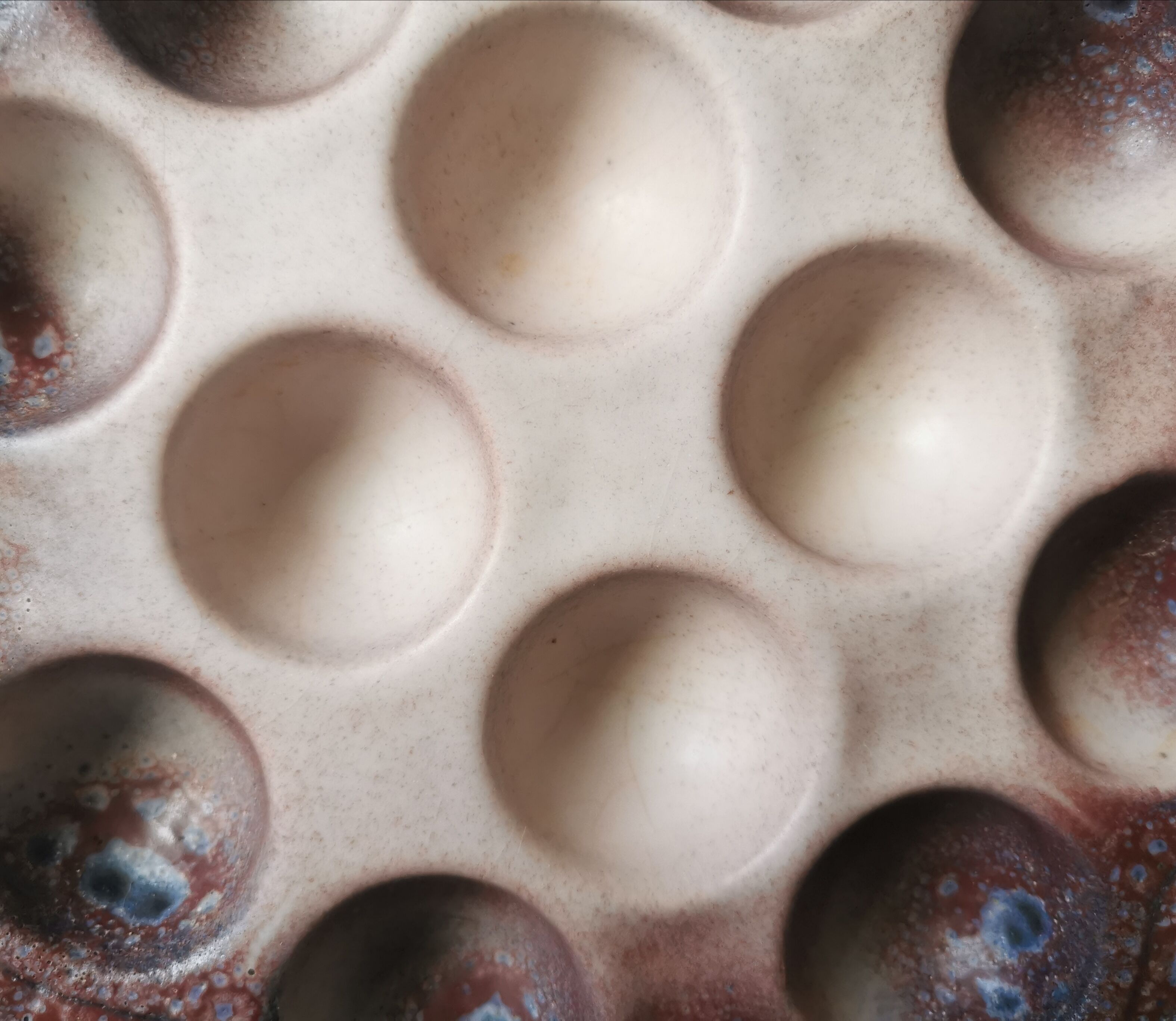 6 glazed ceramic snail plates