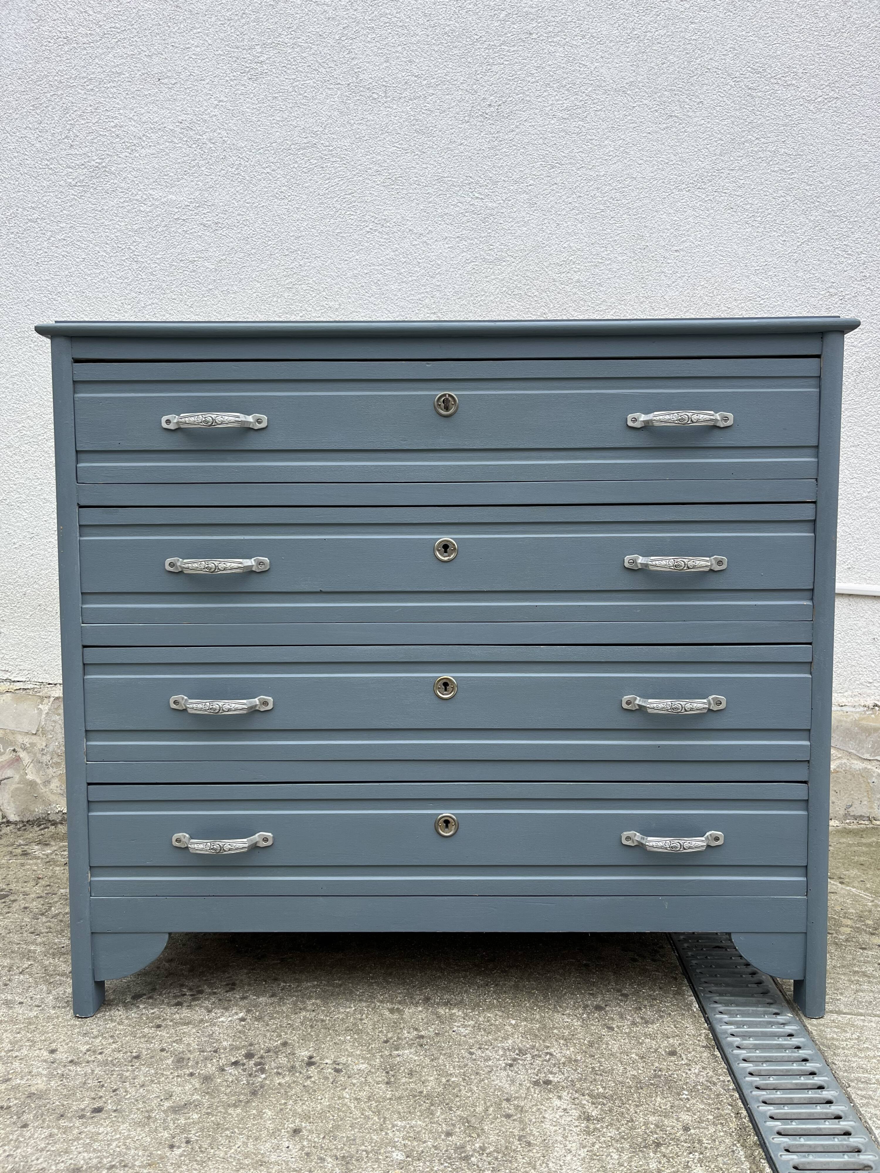 Vintage Art Deco chest of drawers