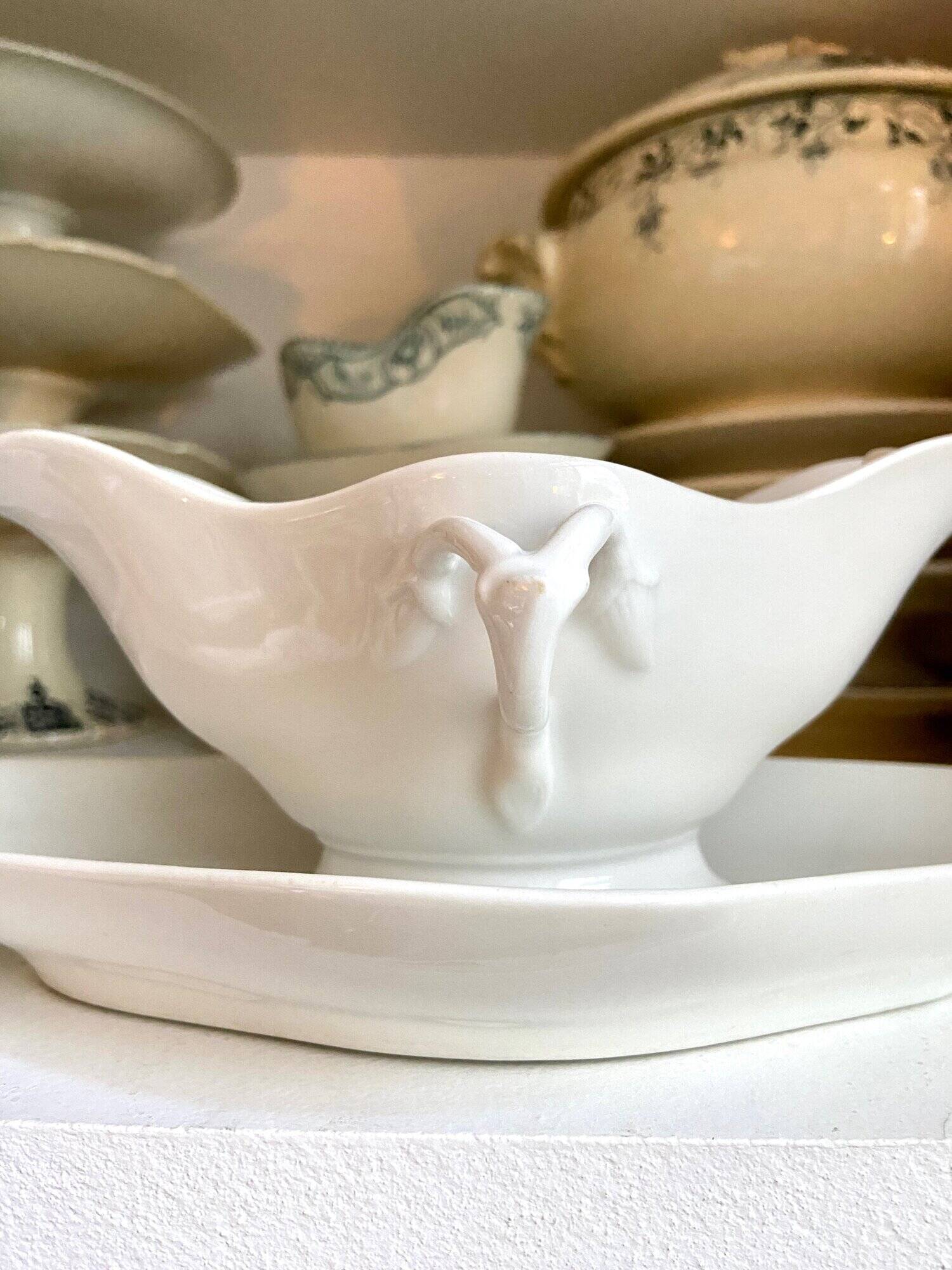 Saucière en porcelaine blanche