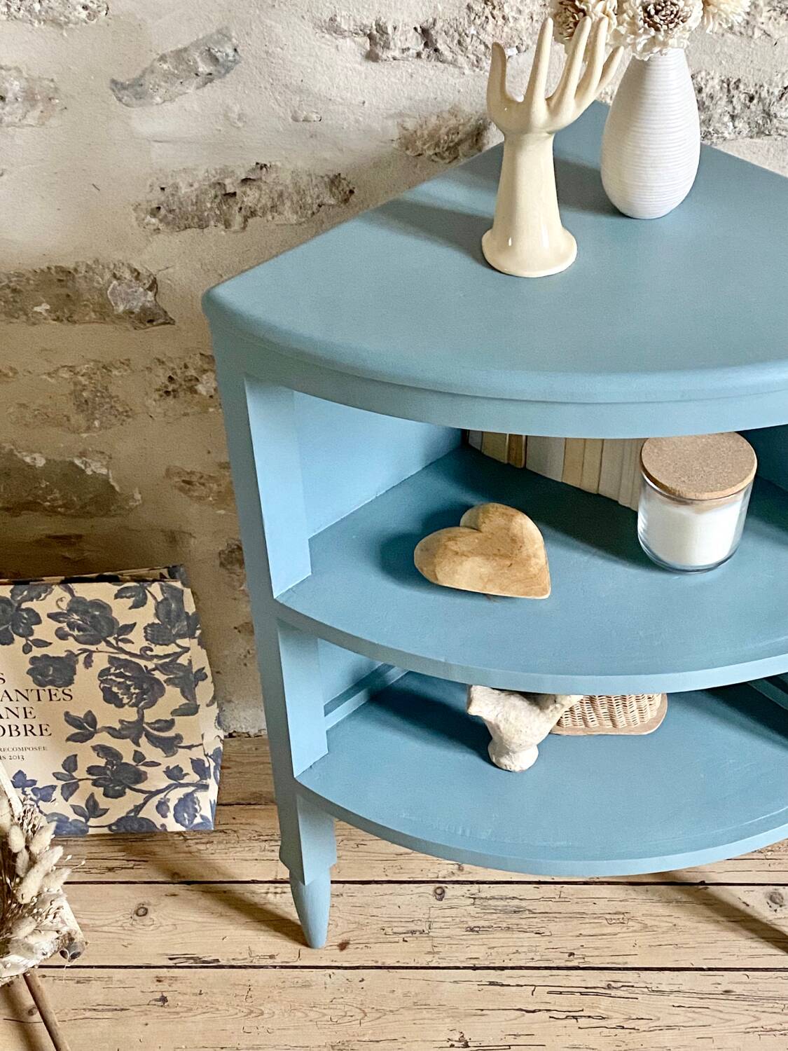 Corner cabinet