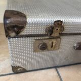 60' vintage vintage undue metal travel case