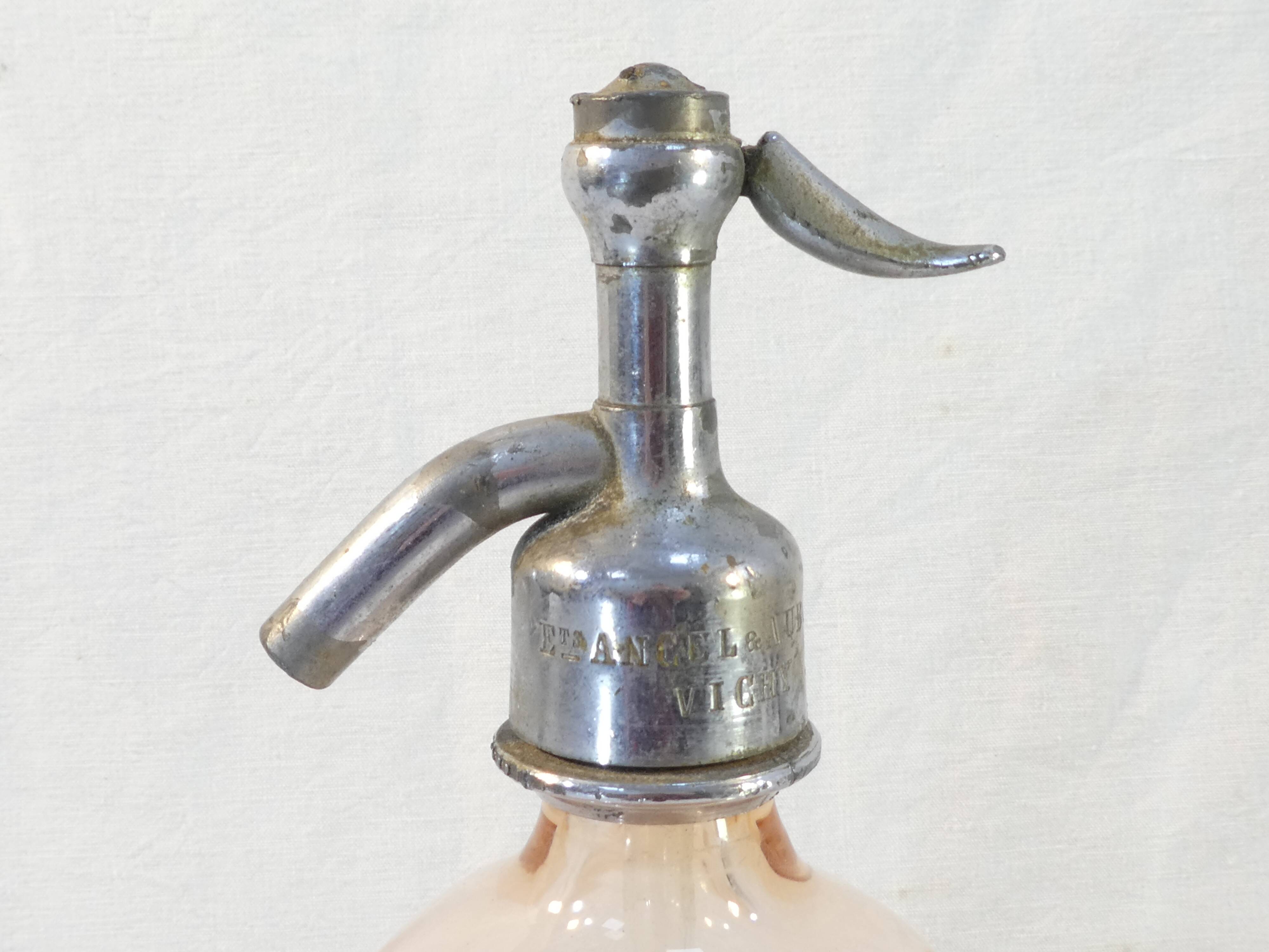 Ancien siphon de bistrot eau de seltz rose saumon grande limonade de vichy