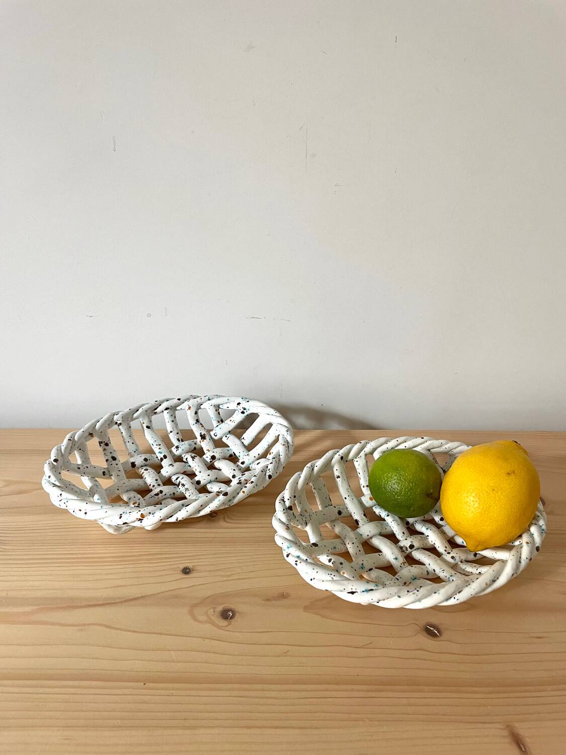 Set of 2 woven ceramic baskets