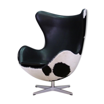 Egg armchair by Arne Jacobsen