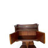 Tables de chevet italiennes Art déco en ronce de noyer, années 1950. Il ya une tablette supérieure en verre