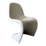 White monobloc design chair by Verner Panton, white edition Vitra.