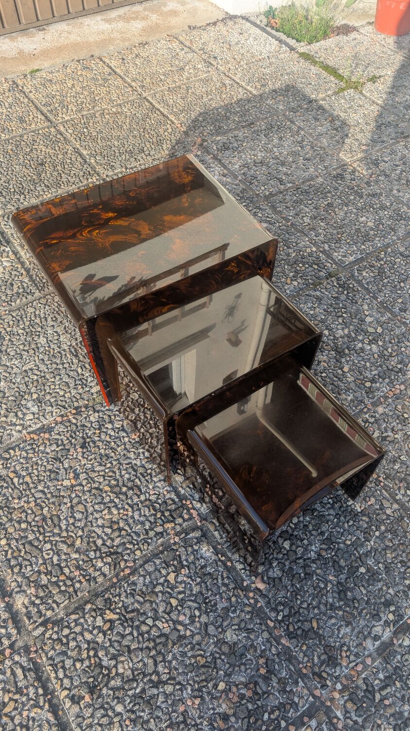 Nesting tables in plexiglass with tortoiseshell pattern from the 1970s.