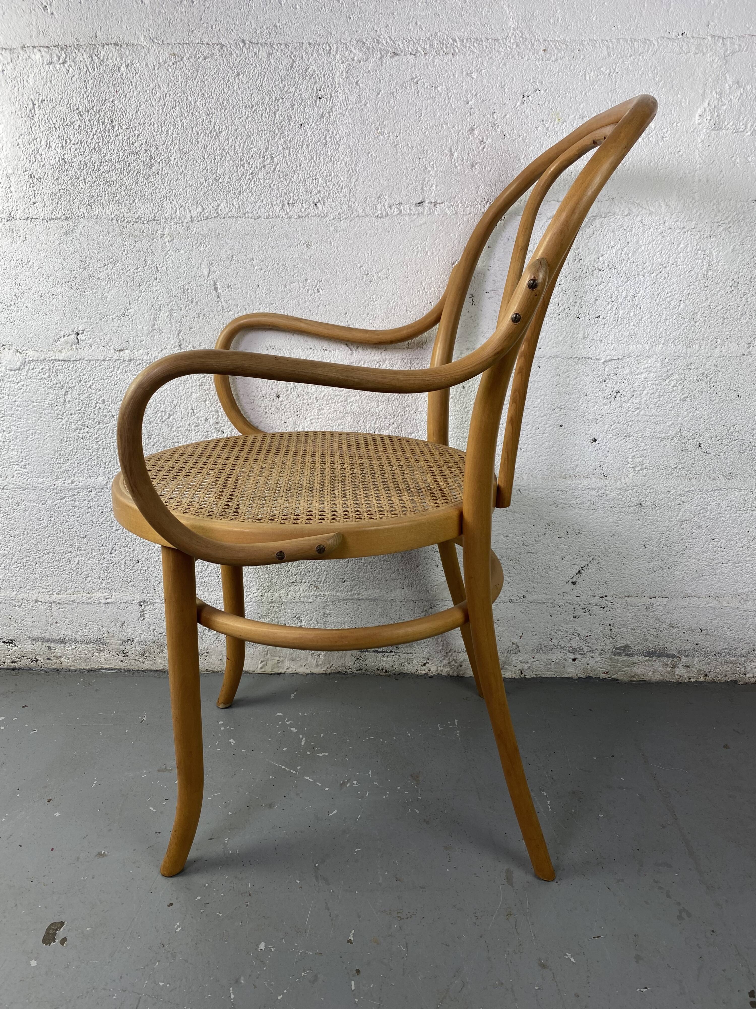 1018 Thonet armchair