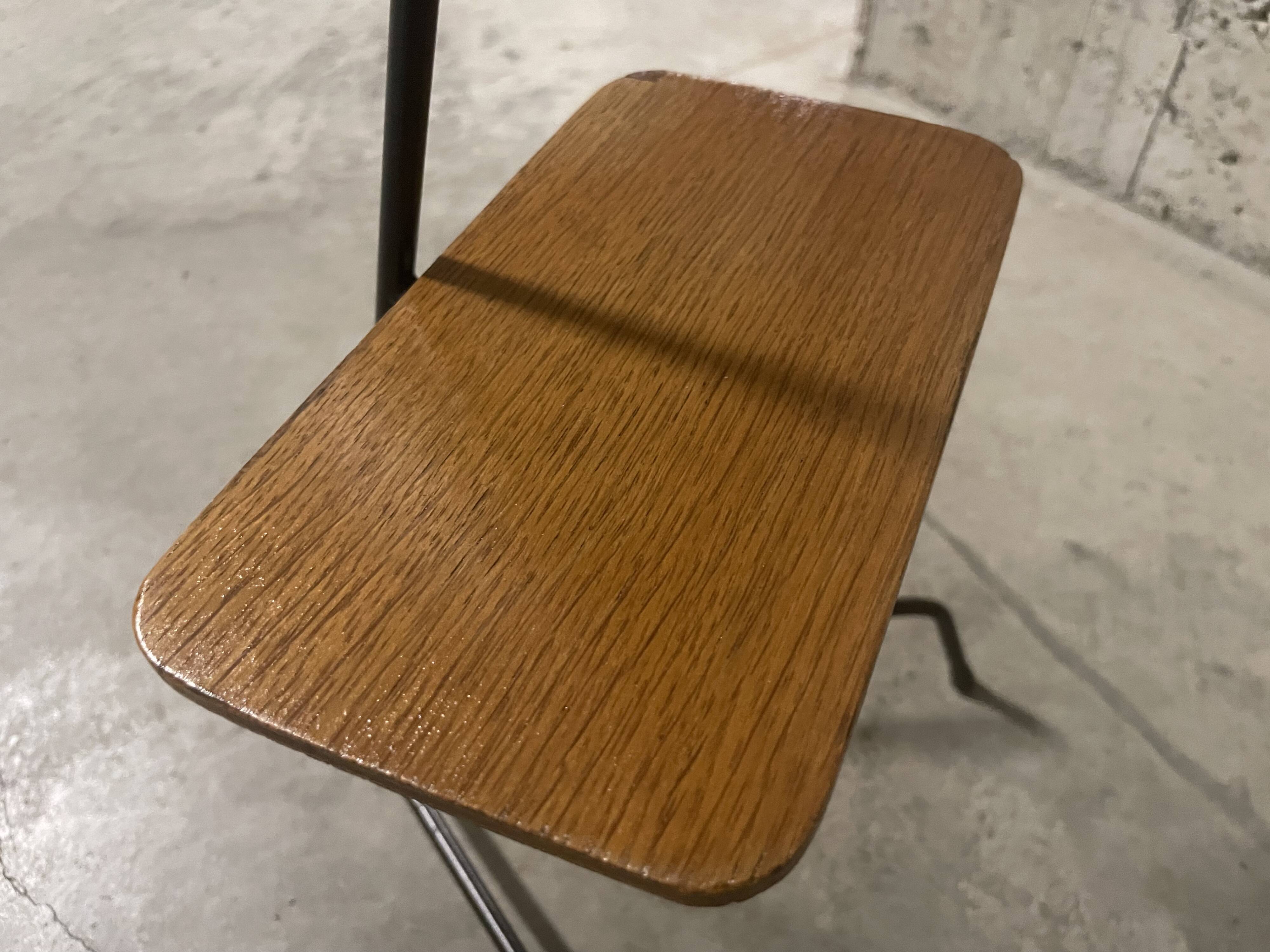 Tripod ashtray from the 1950s