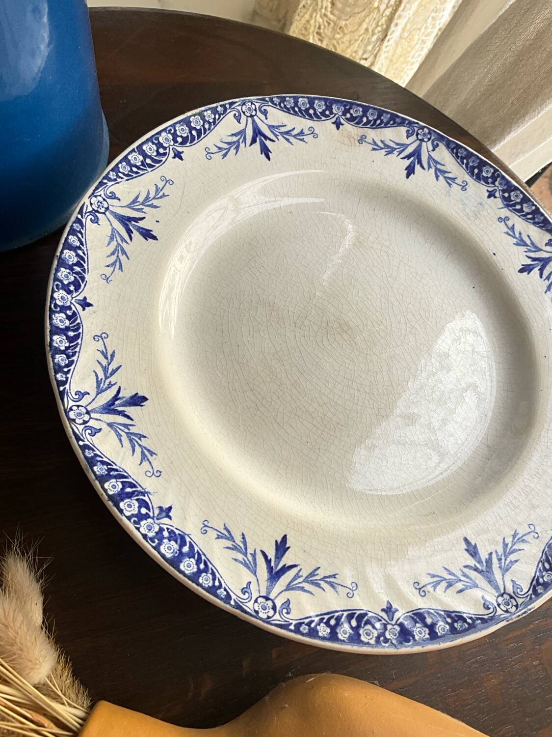 2 cake plates 'iron earth'