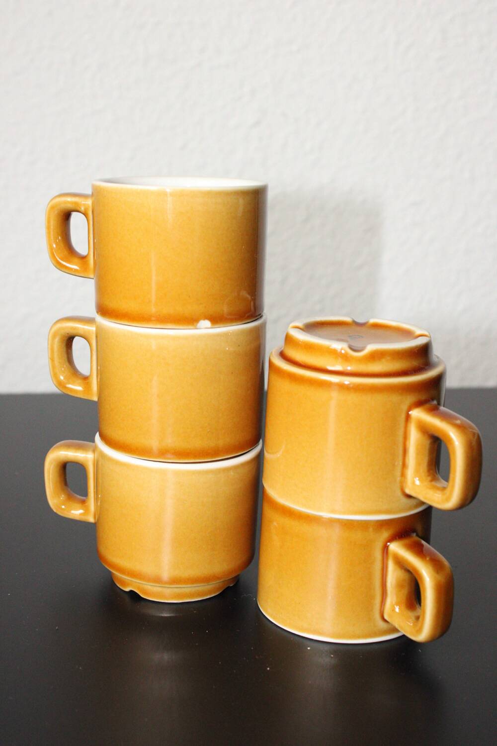 Set of 5 vintage mustard-coloured ceramic mugs.