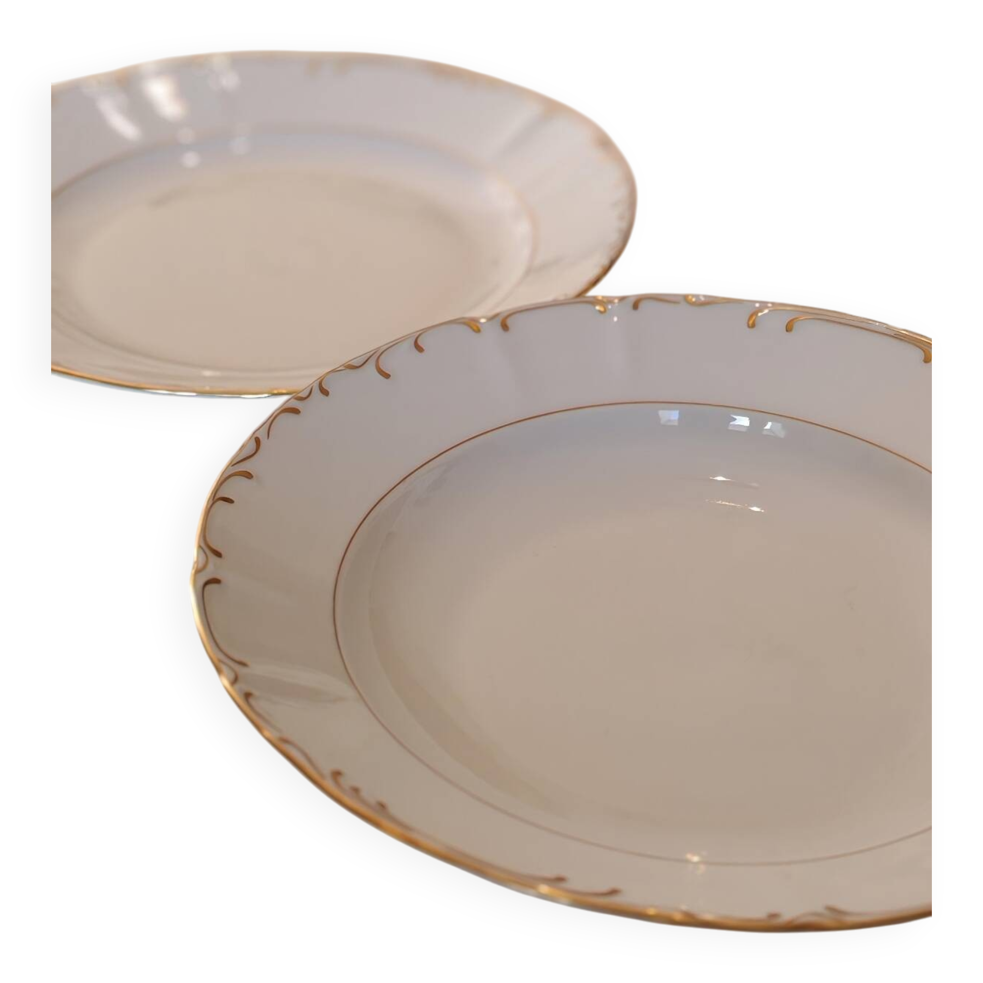 Flat dish and deep dish in porcelain