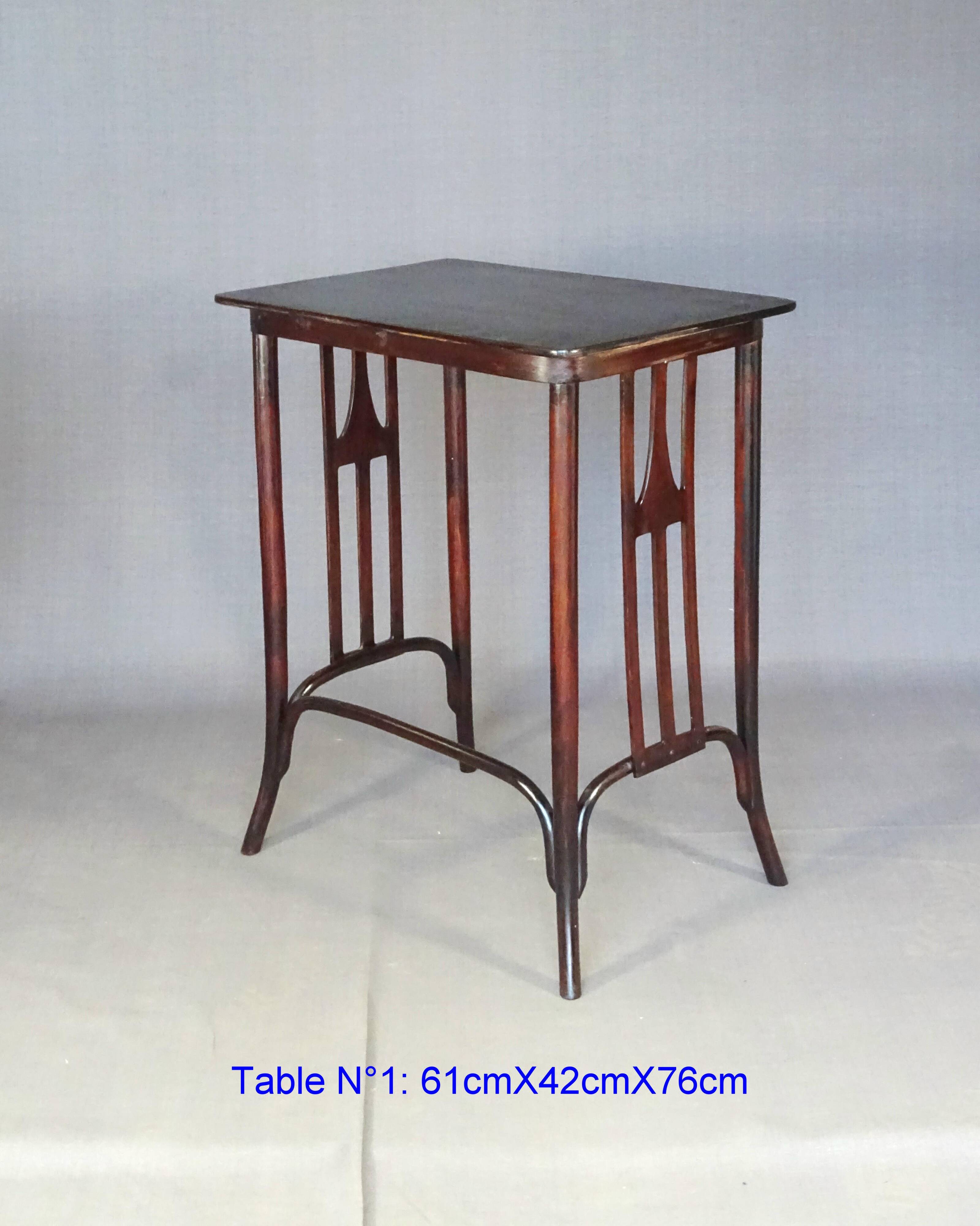 Set de 4 tables gigognes -958 a - par KOHN vers 1905, design Siegel- no Tho