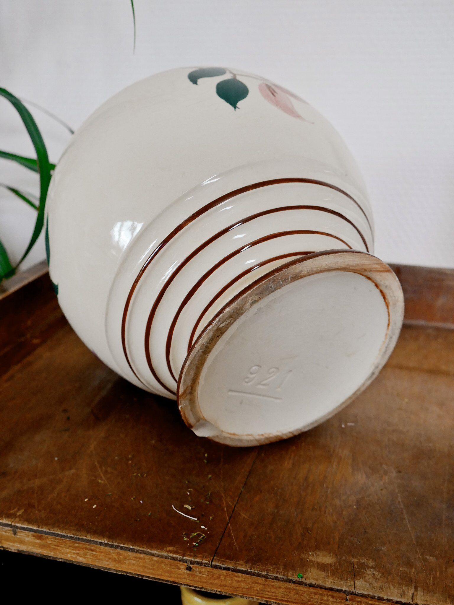 Vintage round vase