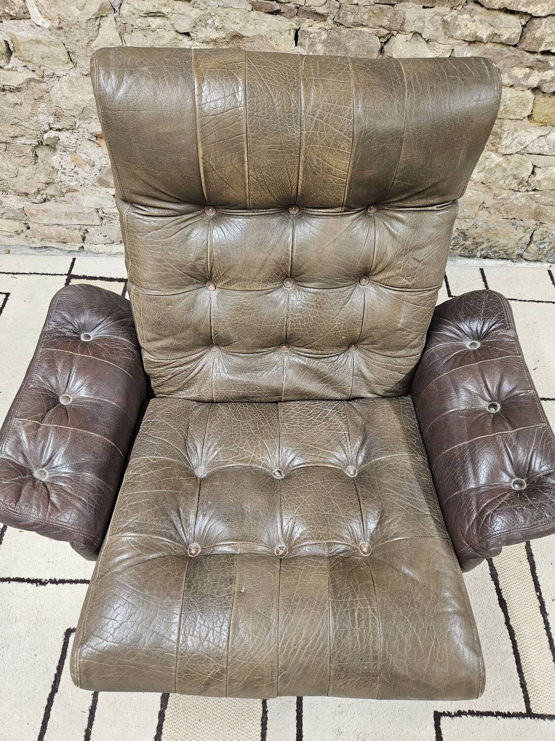 Vintage leather lounge chair 1960