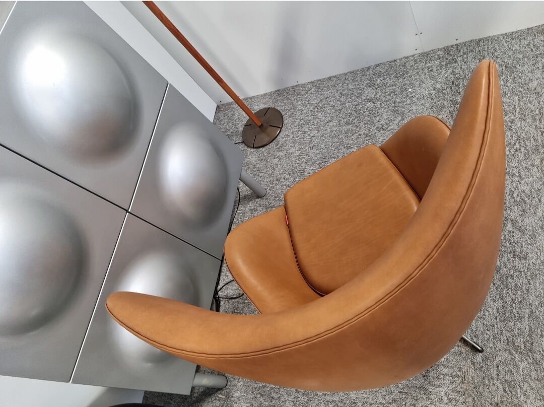 Pair Arne Jacobsen Egg chair by Fritz Hansen