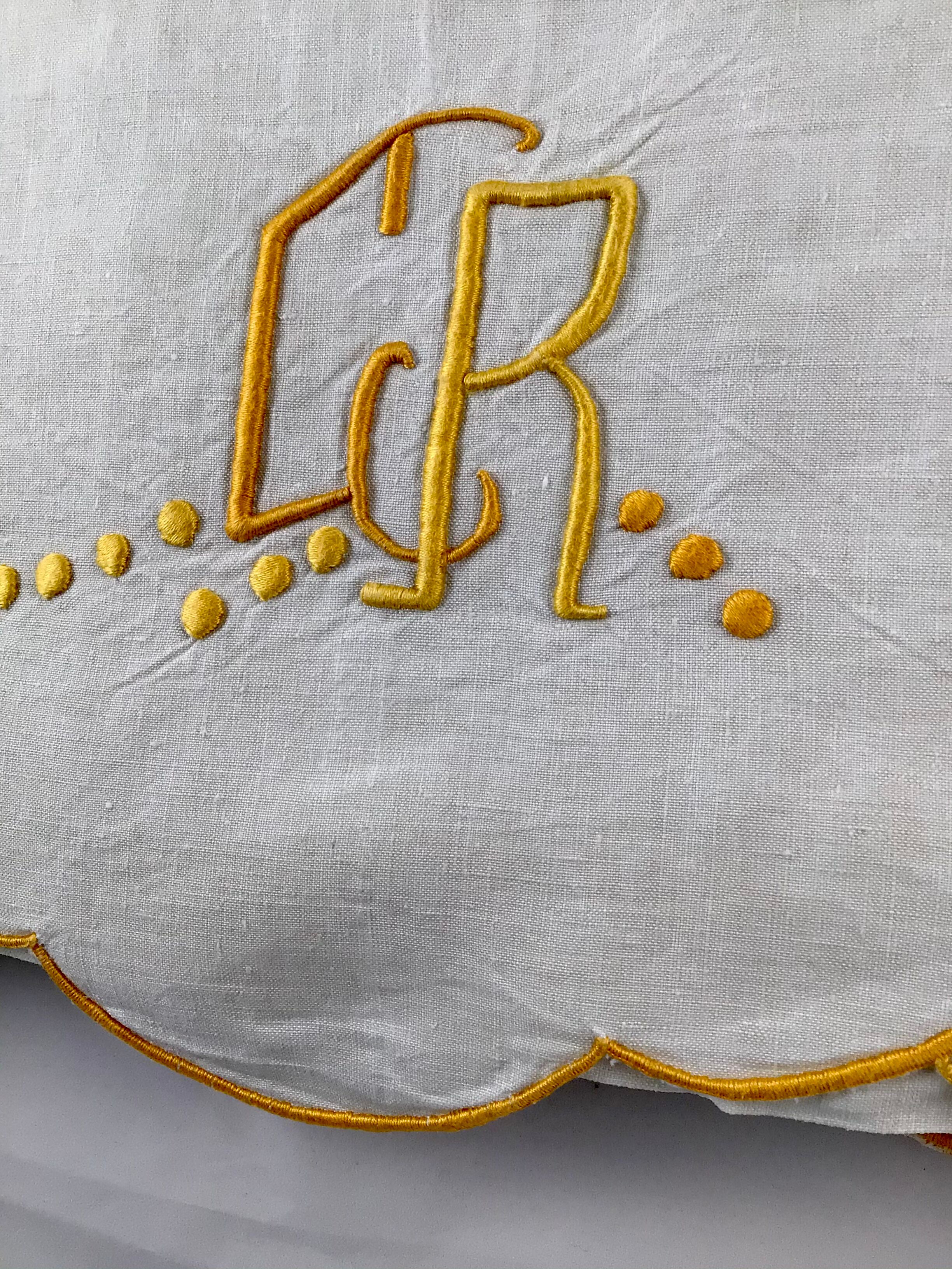 2-seater drap embroidered CR gold yellow scalloped edge