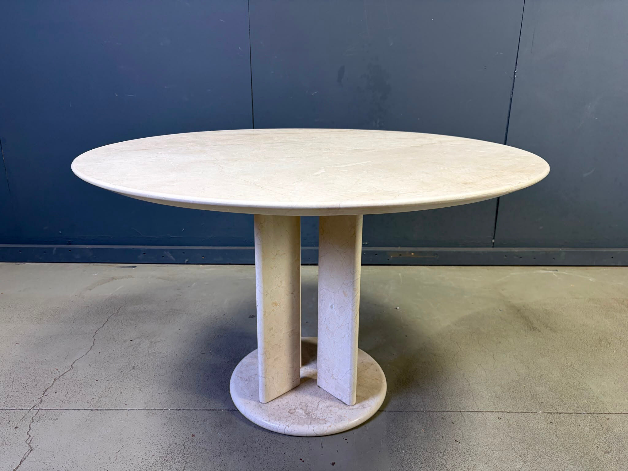 Round French travertine dining table 1970s