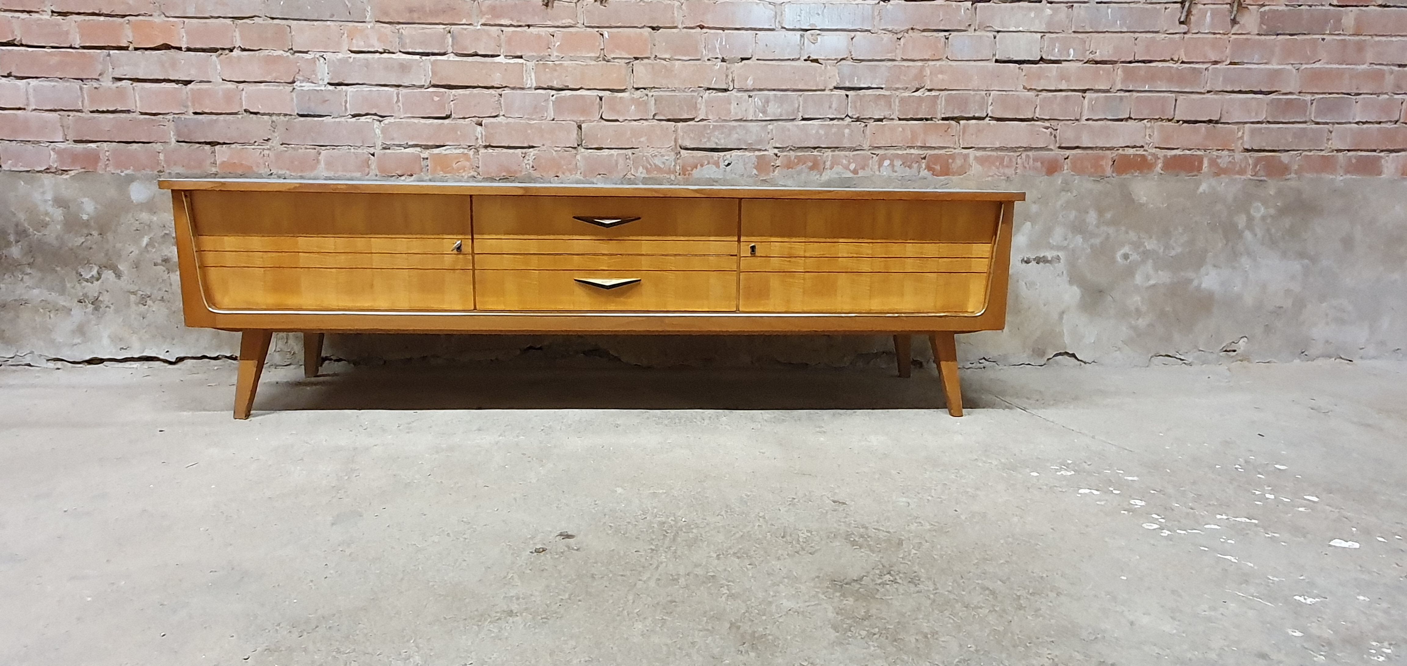 Lowborard row of the 60s"